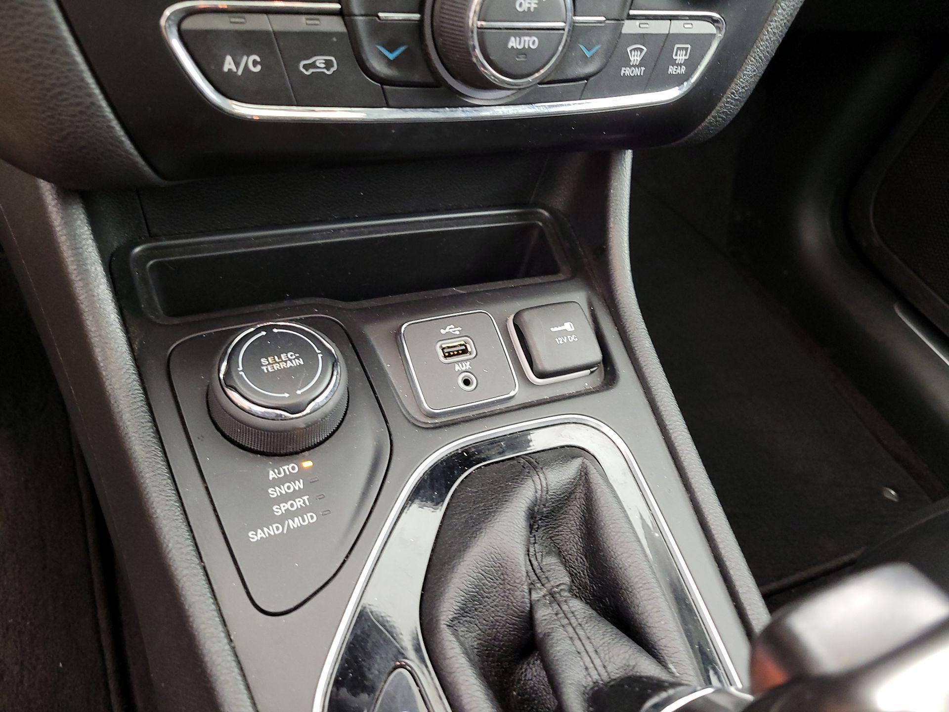 Thumbnail: 2019 Jeep Cherokee - 19