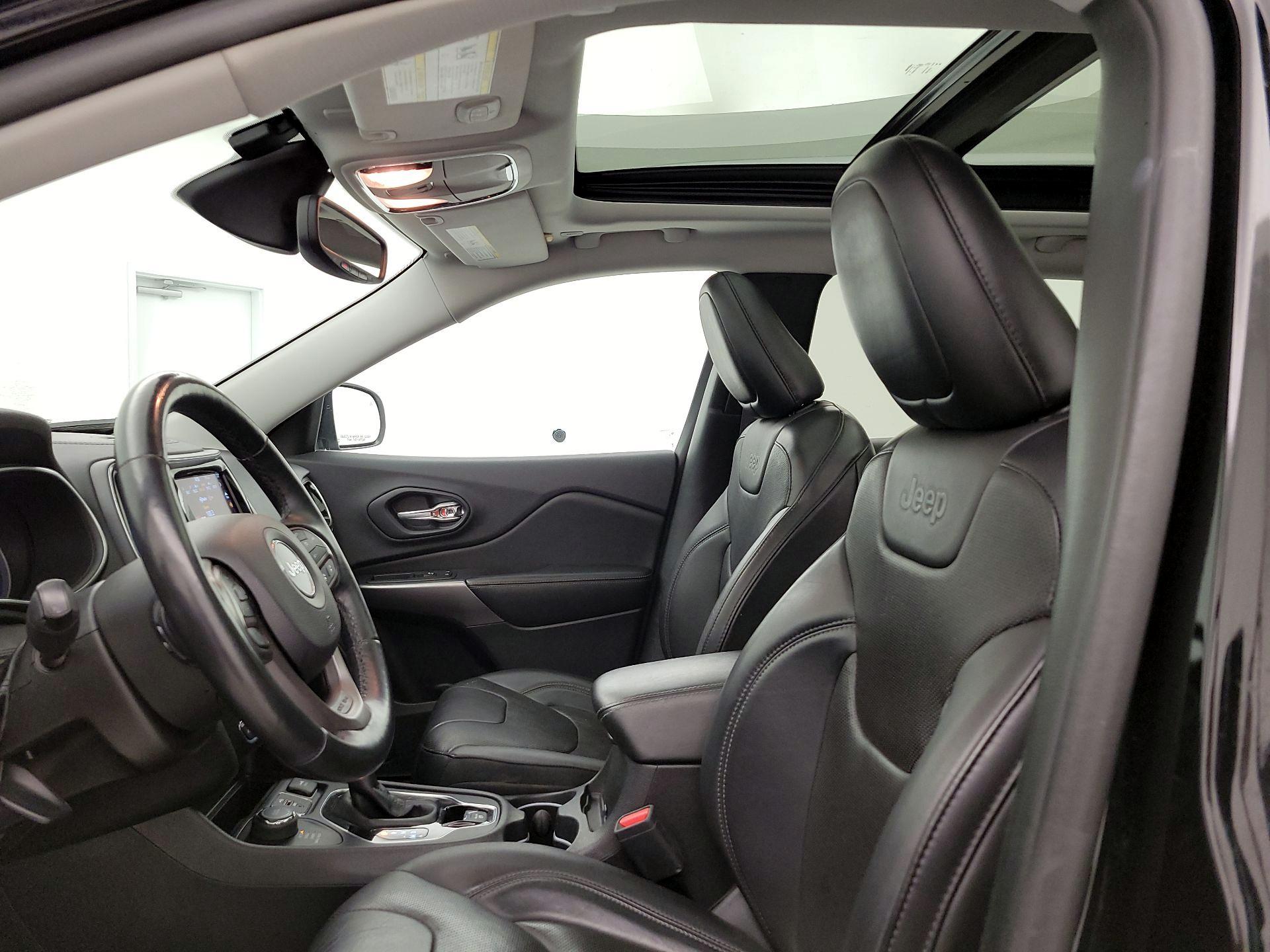 Thumbnail: 2019 Jeep Cherokee - 20