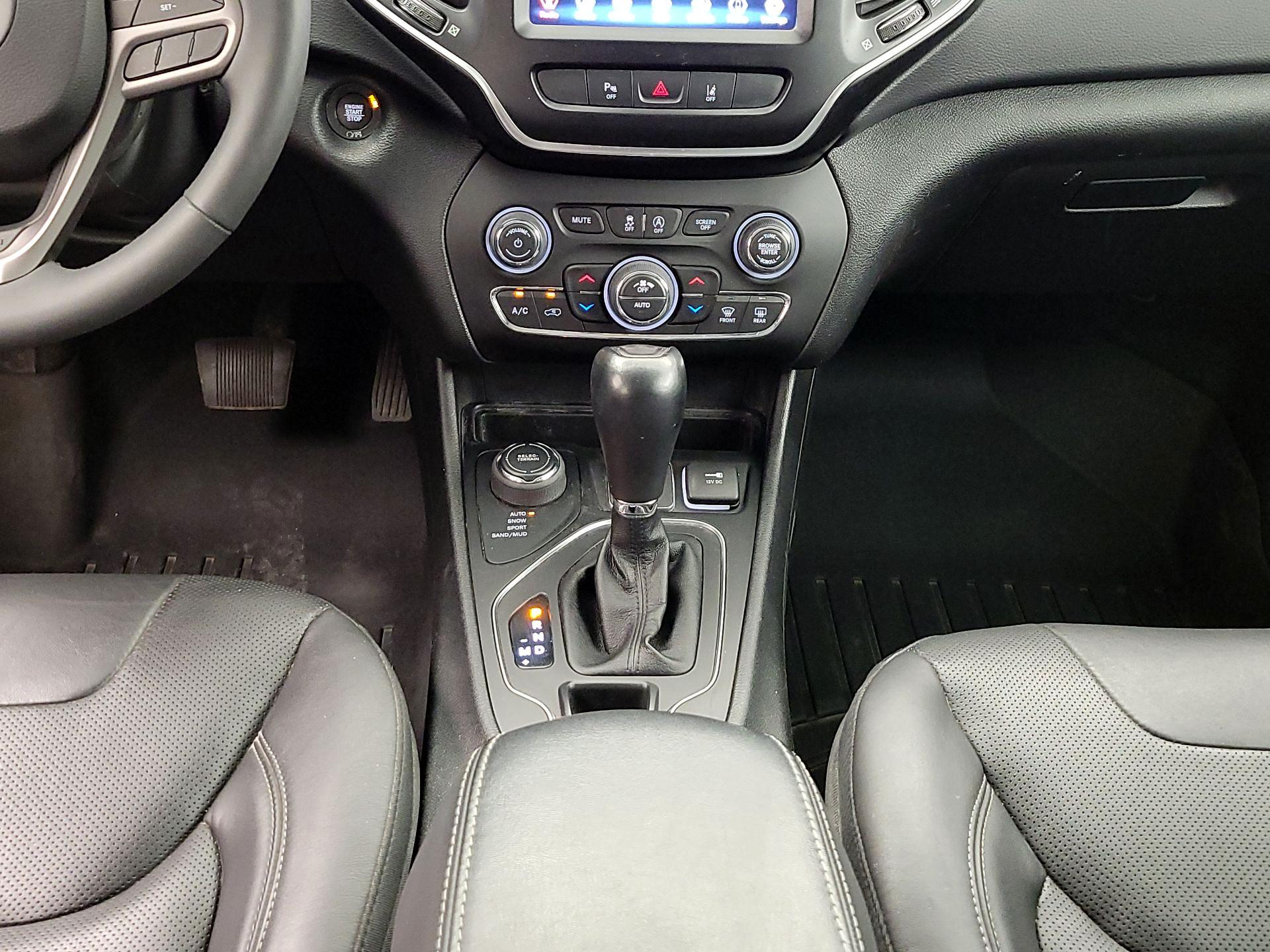 Thumbnail: 2021 Jeep Cherokee - 17