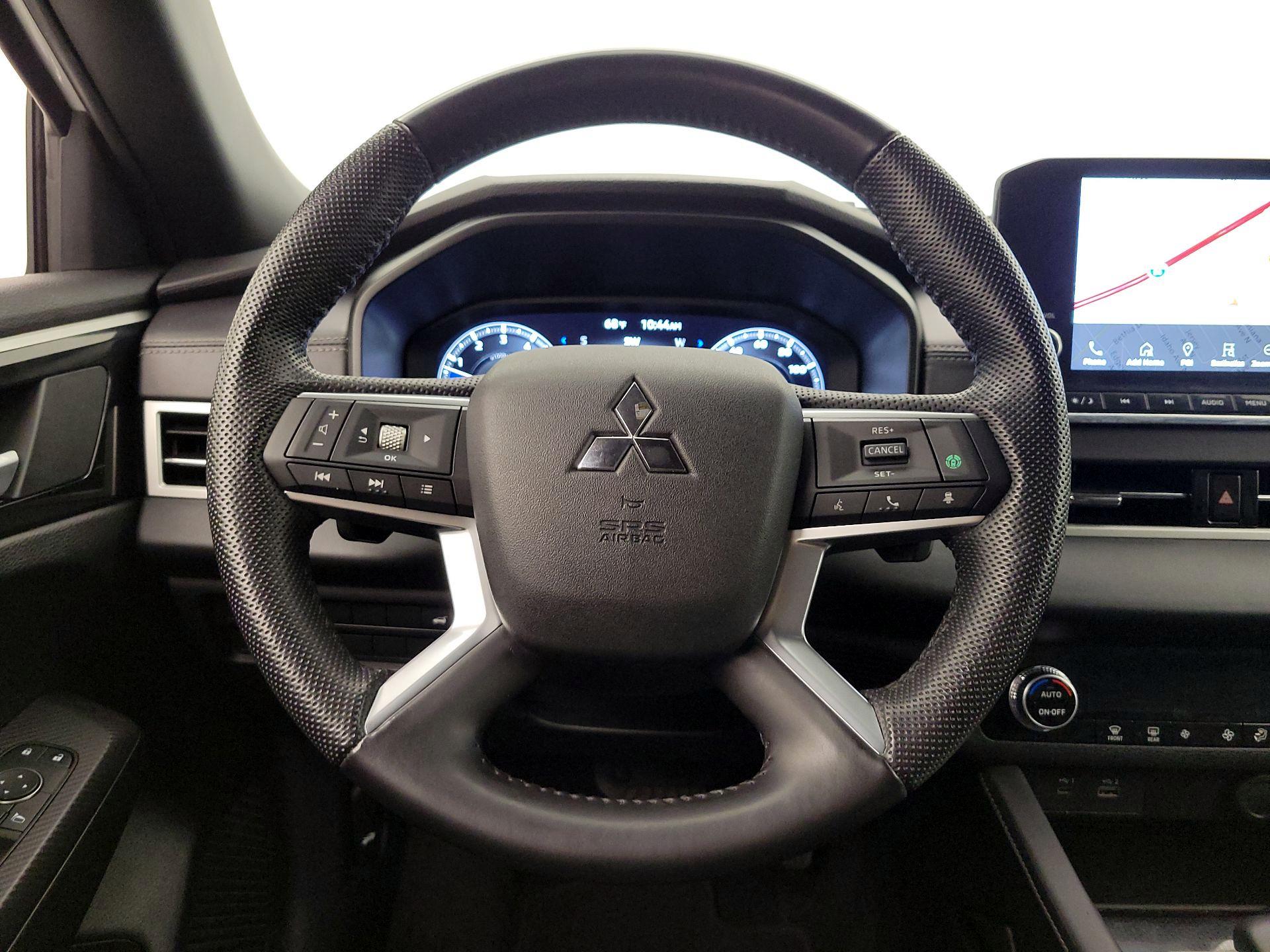 Thumbnail: 2023 Mitsubishi Outlander - 10