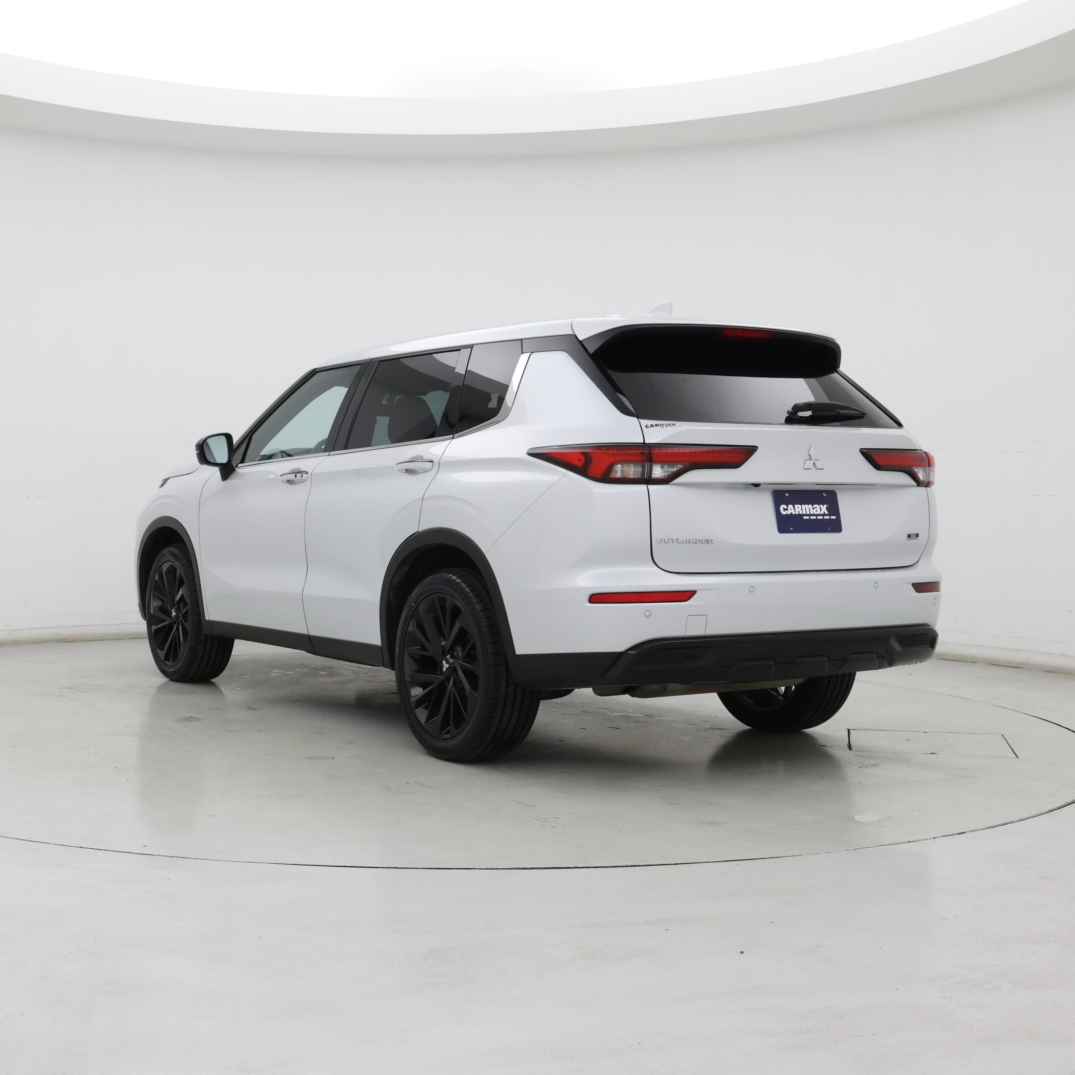 Thumbnail: 2023 Mitsubishi Outlander - 2