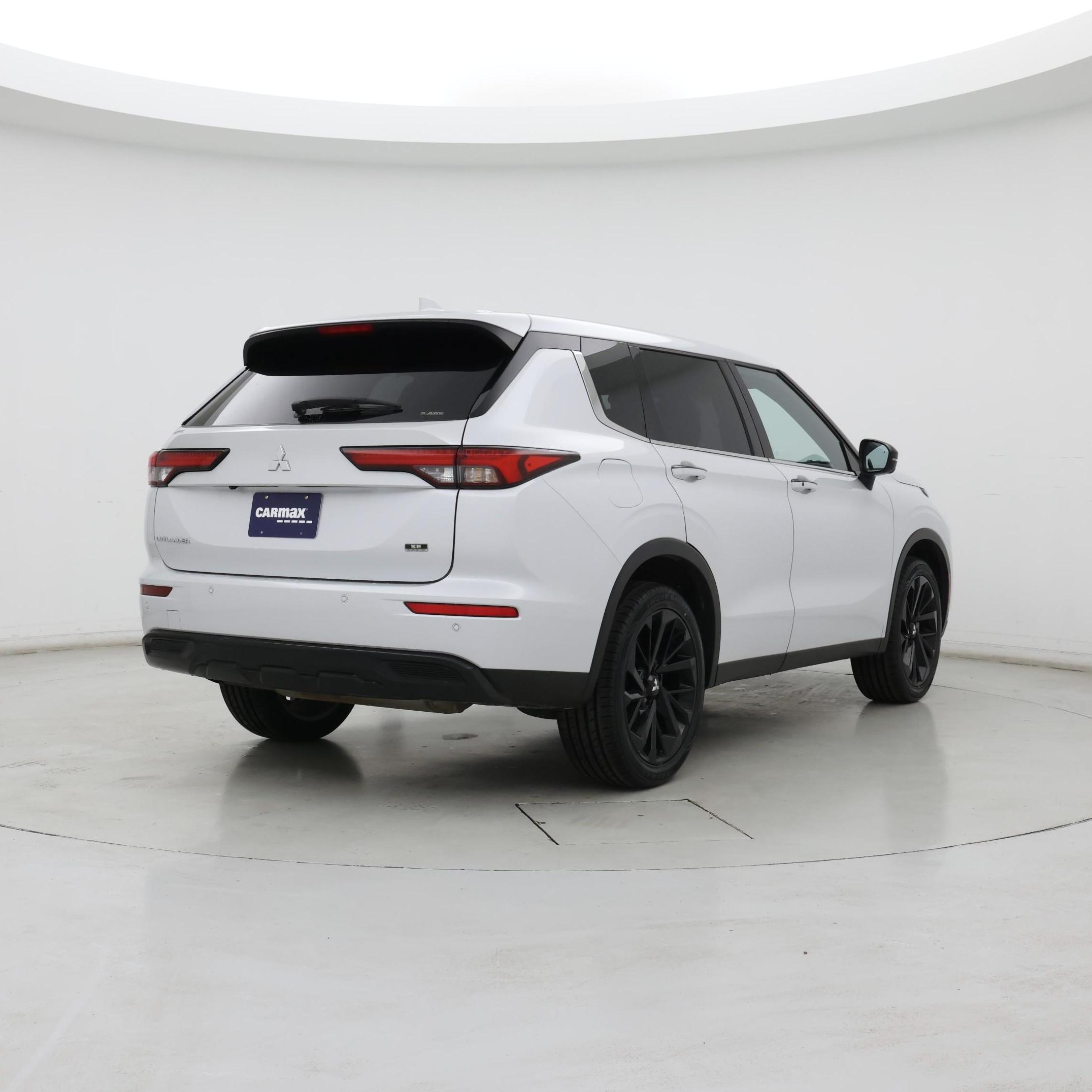 Thumbnail: 2023 Mitsubishi Outlander - 8