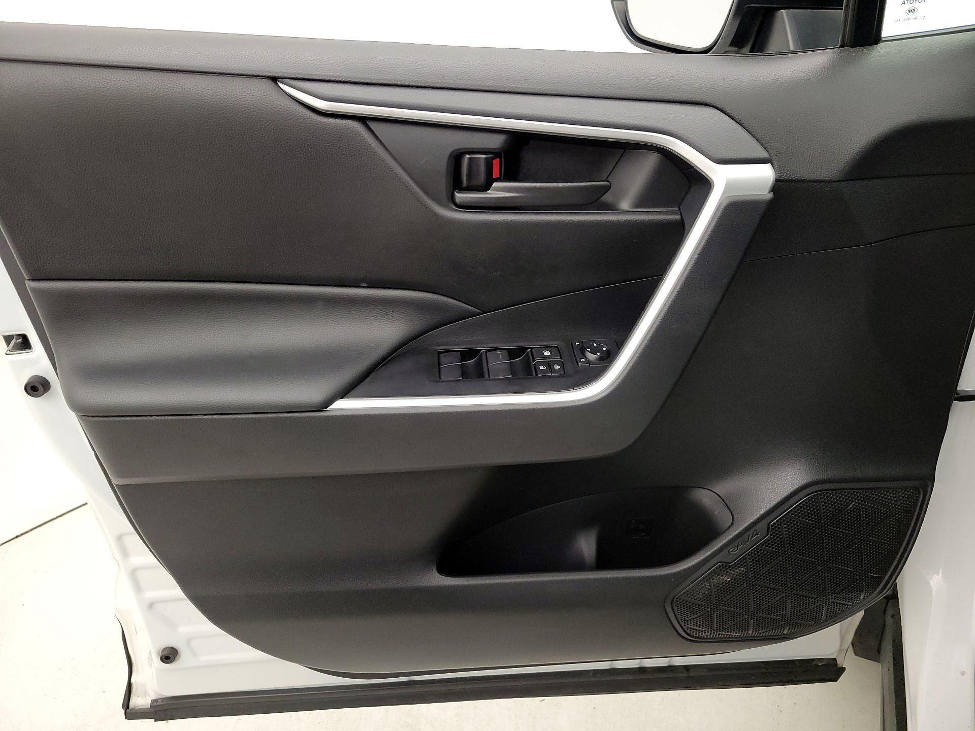 Thumbnail: 2021 Toyota RAV4 - 12