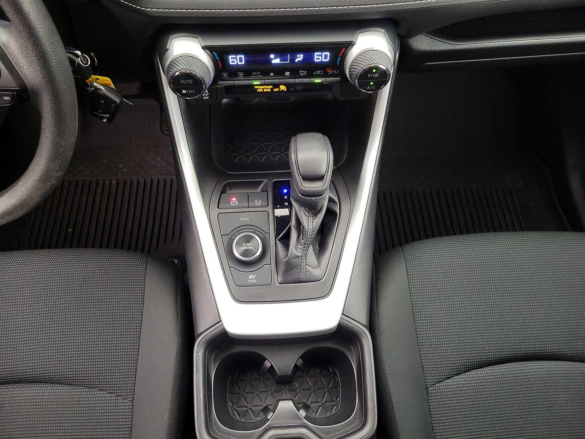 Thumbnail: 2021 Toyota RAV4 - 18