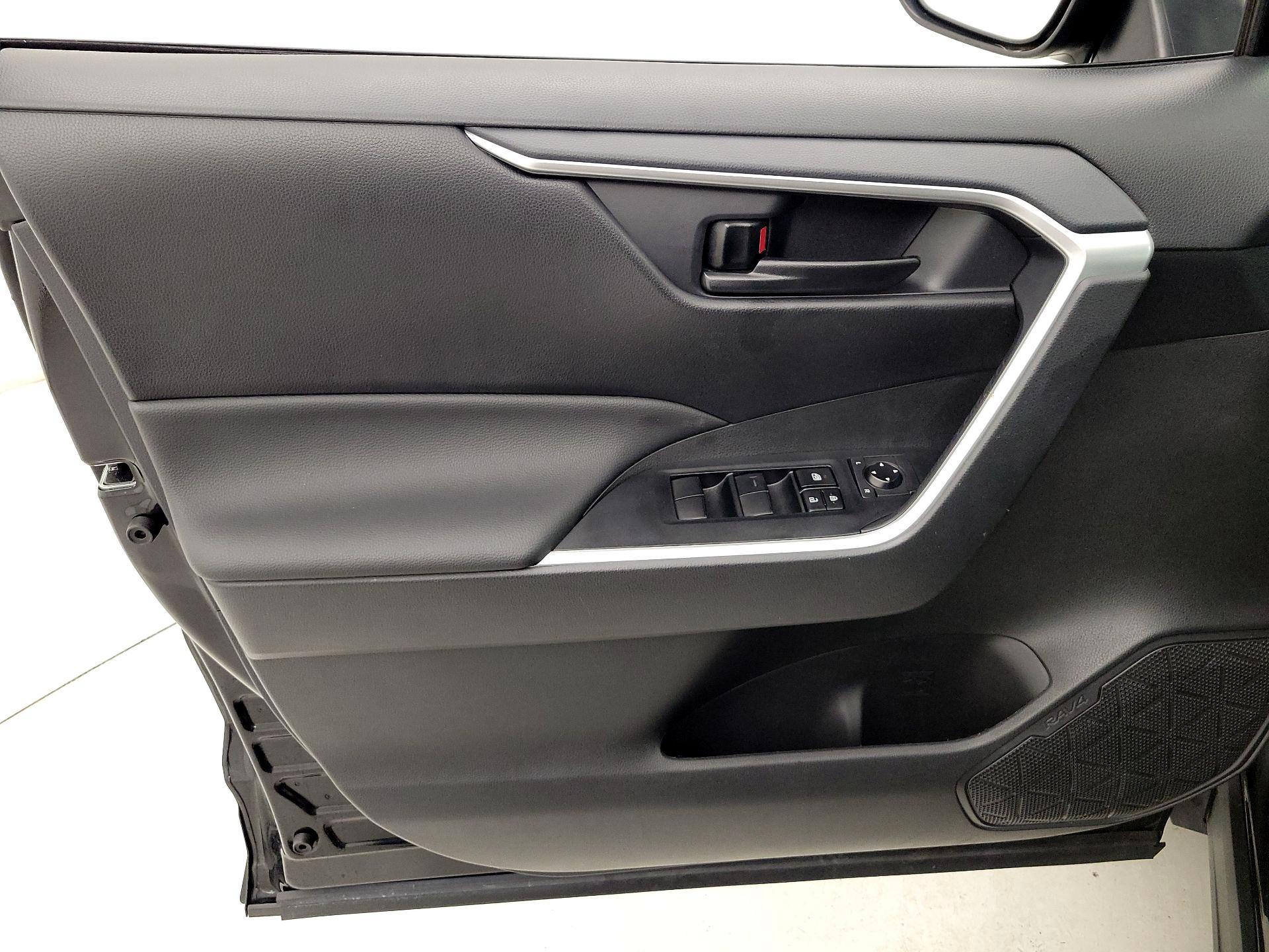 Thumbnail: 2022 Toyota RAV4 - 12