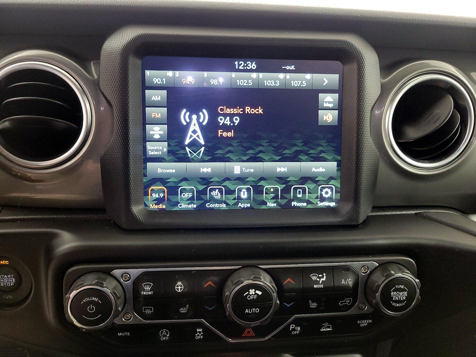 2022 Jeep Wrangler Unlimited Sahara - Photo 17