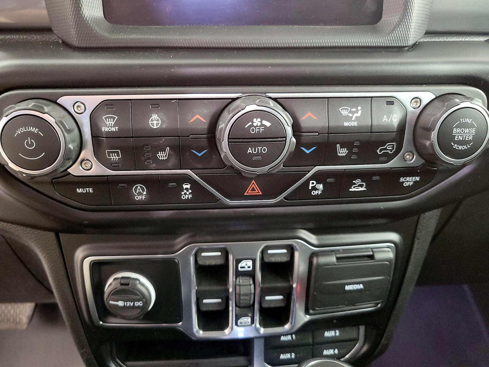 2022 Jeep Wrangler Unlimited Sahara - Photo 18