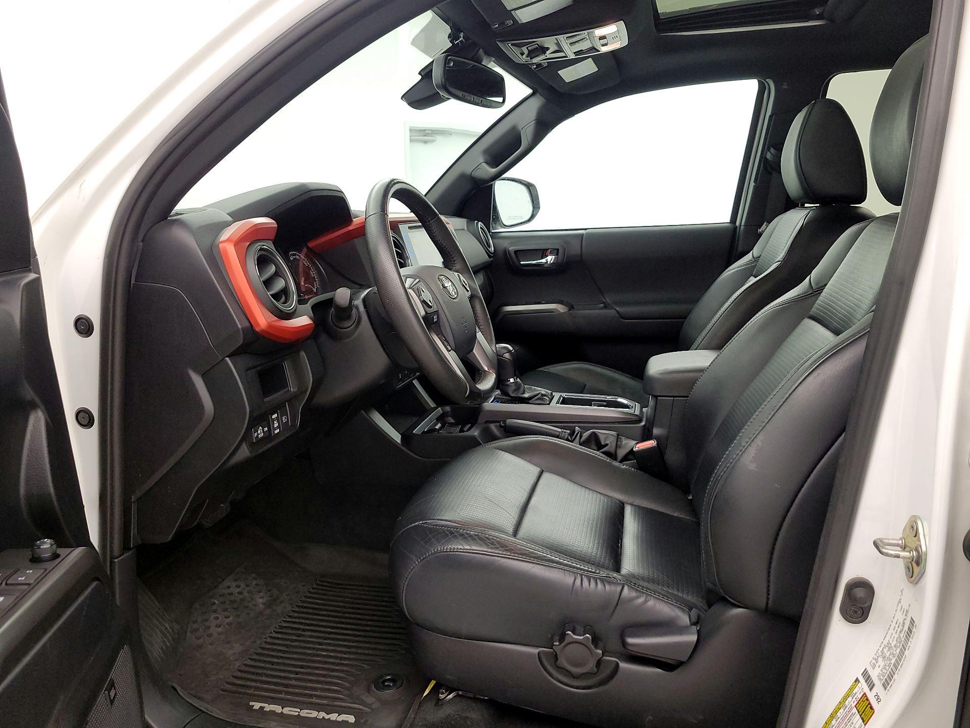 Thumbnail: 2019 Toyota Tacoma - 11