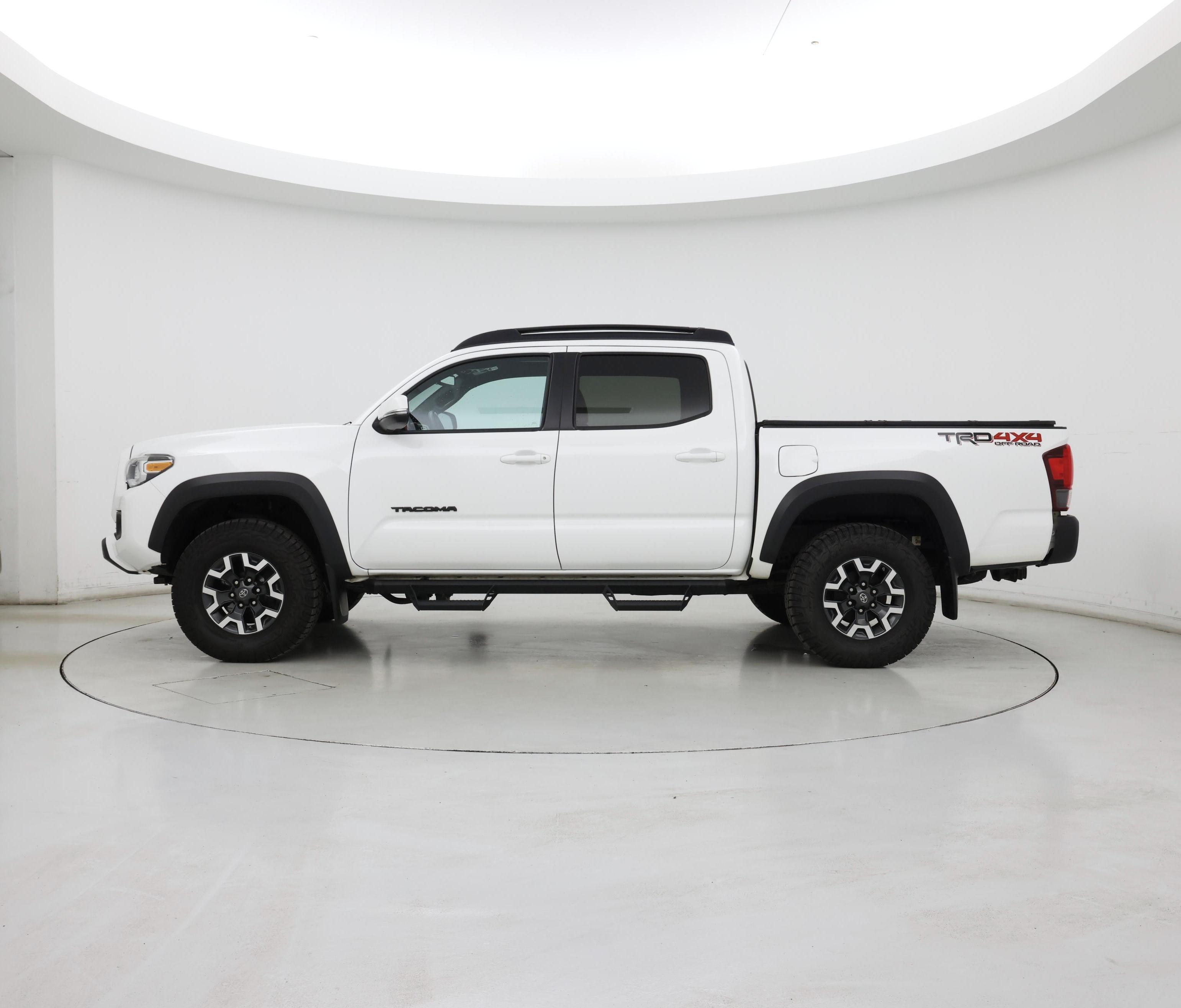 Thumbnail: 2019 Toyota Tacoma - 3