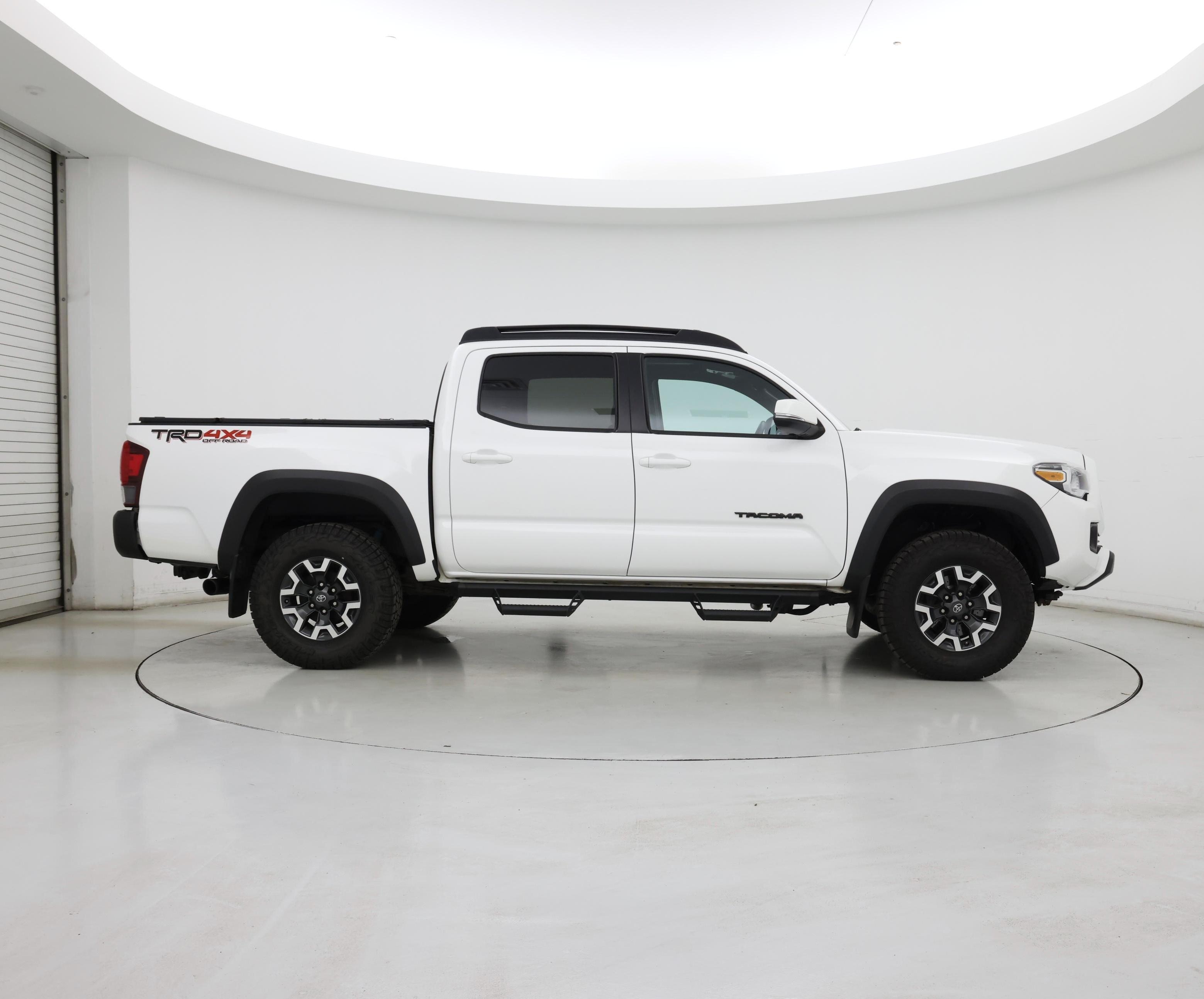 Thumbnail: 2019 Toyota Tacoma - 7