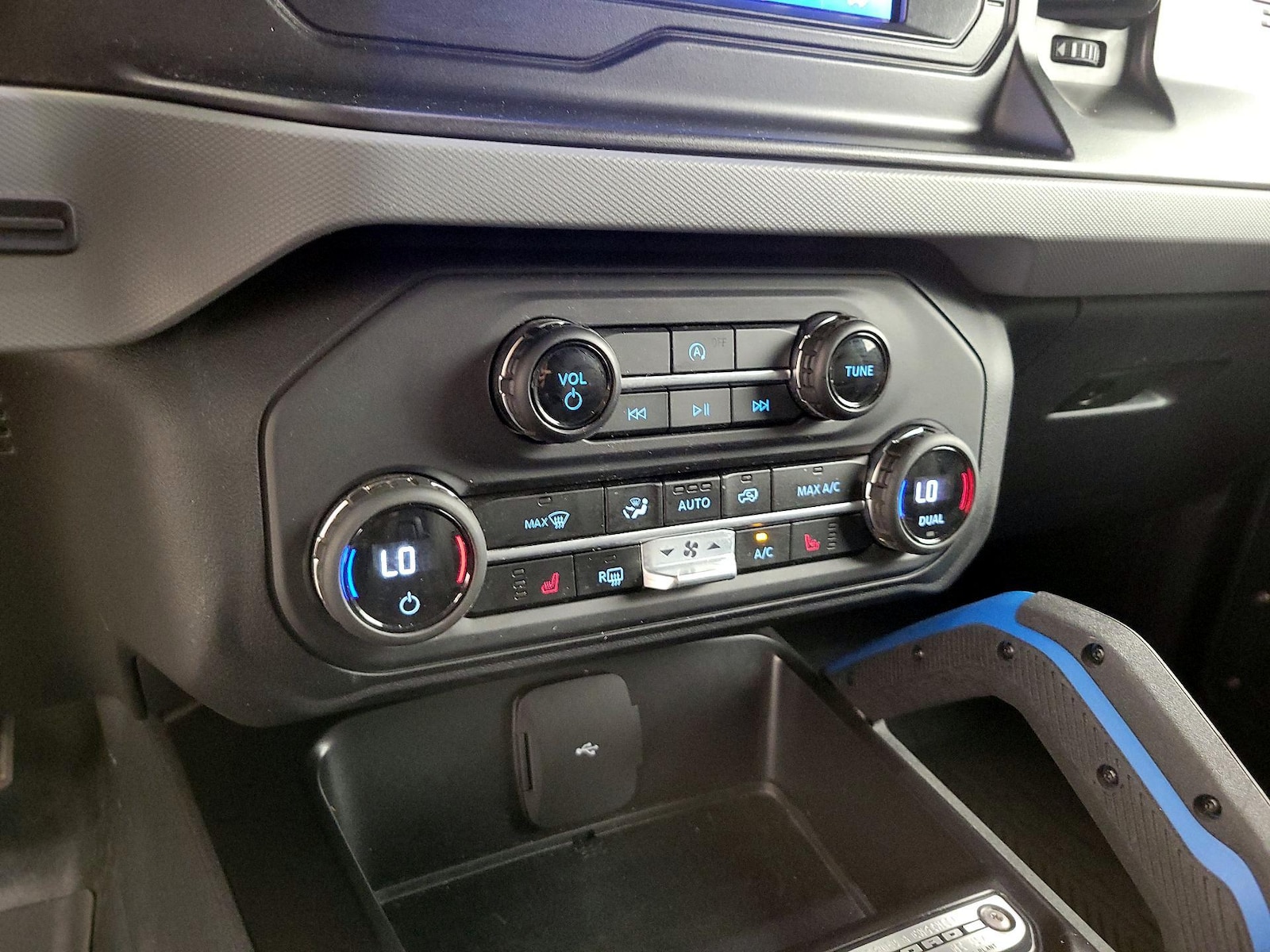 2023 Ford Bronco 4-Door Black Diamond - Photo 18