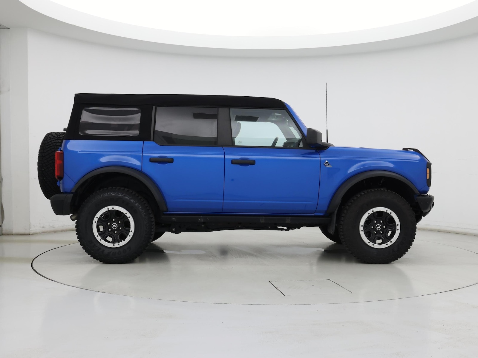 2023 Ford Bronco 4-Door Black Diamond - Photo 8