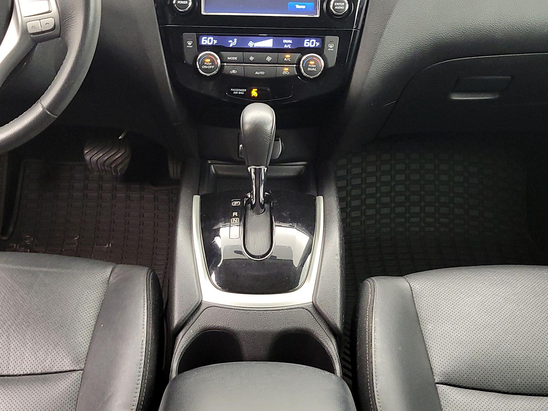Thumbnail: 2015 Nissan Rogue - 18