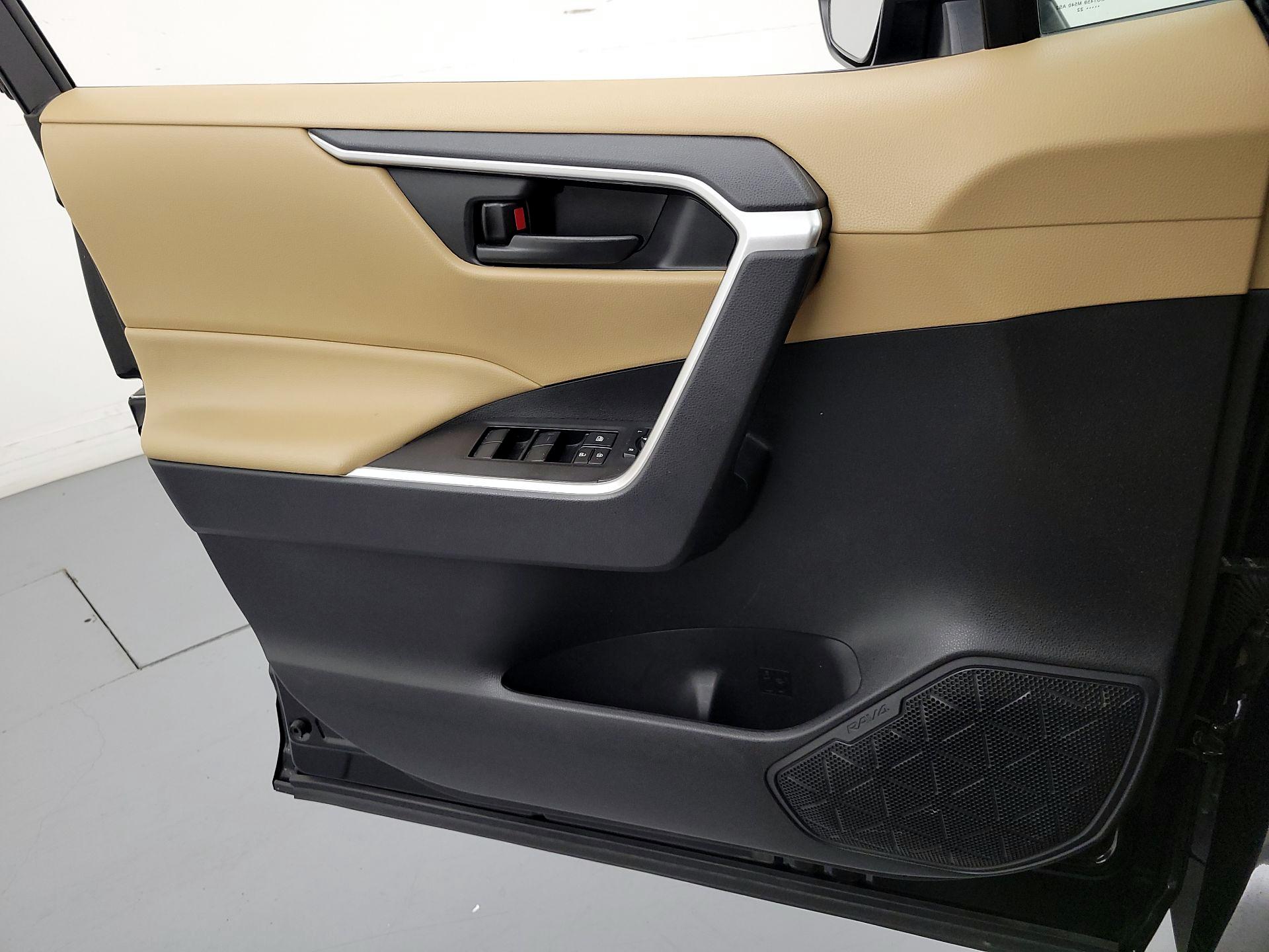 Thumbnail: 2022 Toyota RAV4 - 12