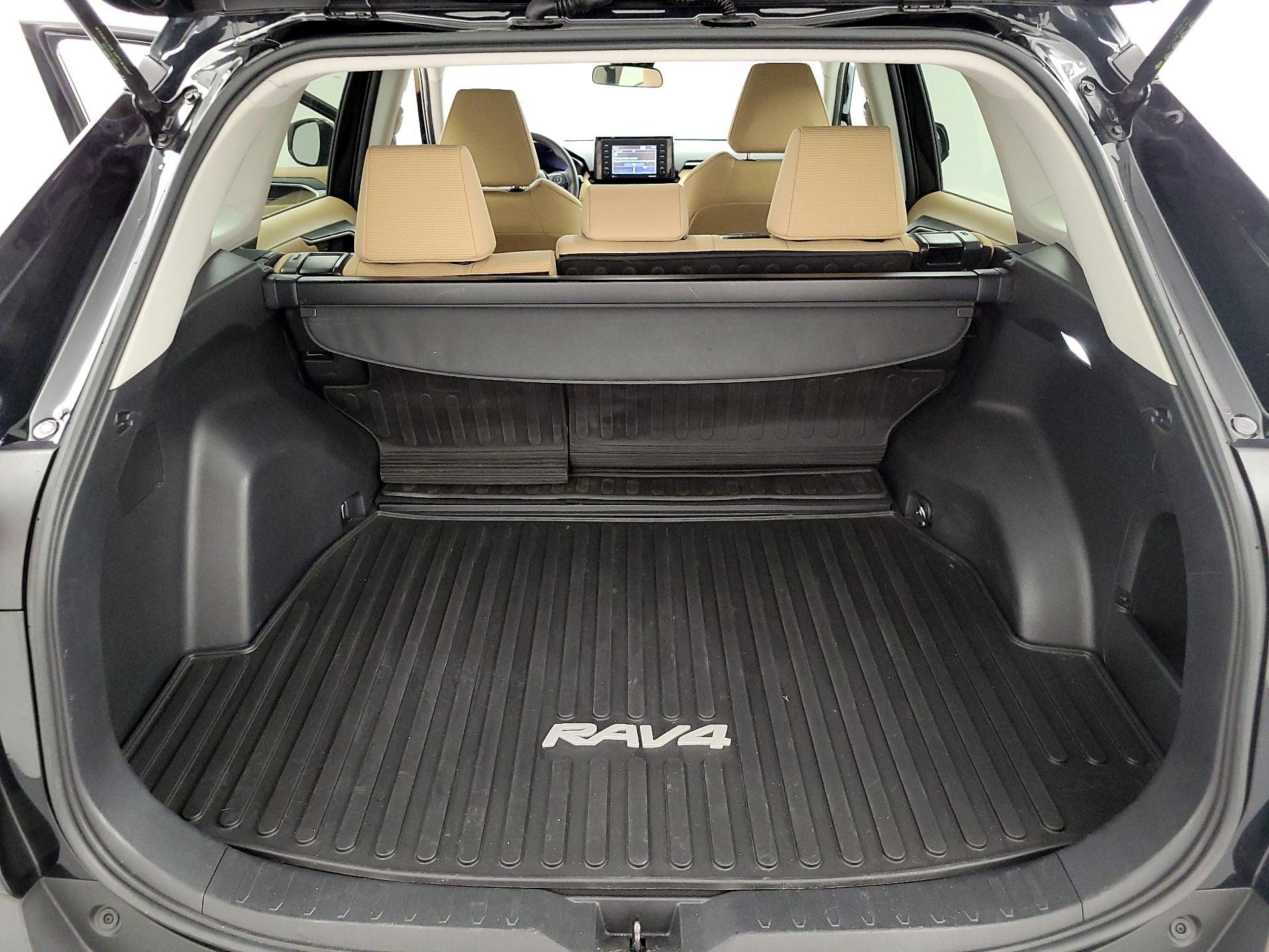 Thumbnail: 2022 Toyota RAV4 - 20