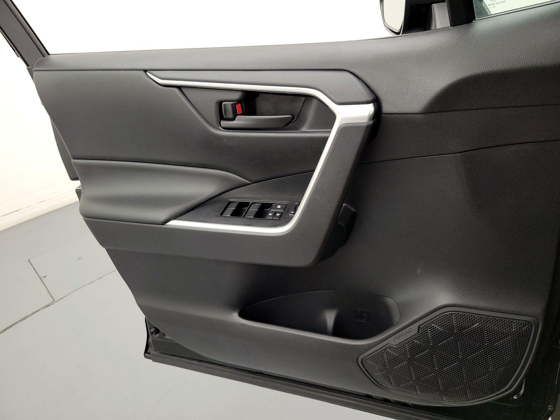 Thumbnail: 2021 Toyota RAV4 - 12