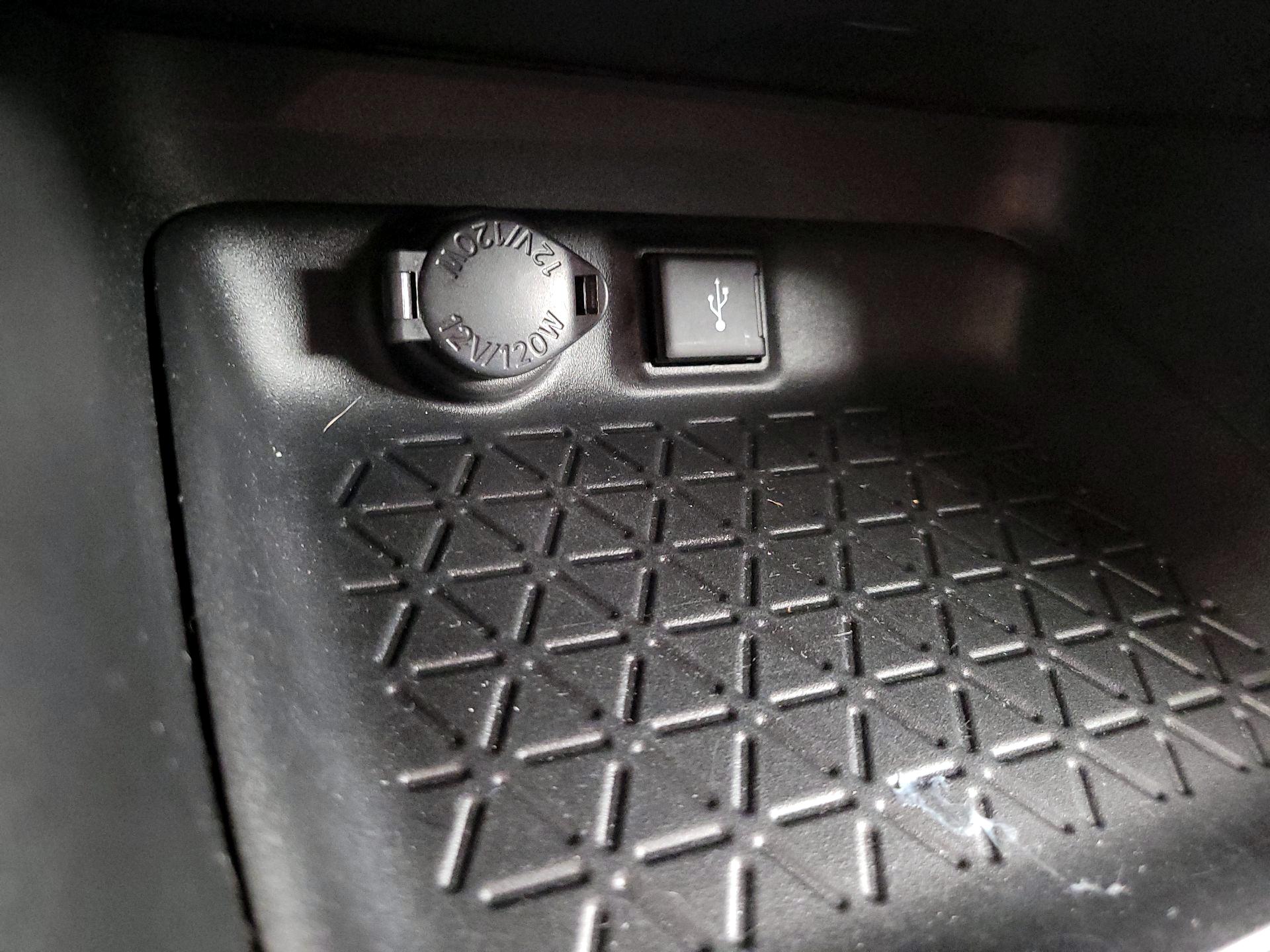 Thumbnail: 2021 Toyota RAV4 - 18