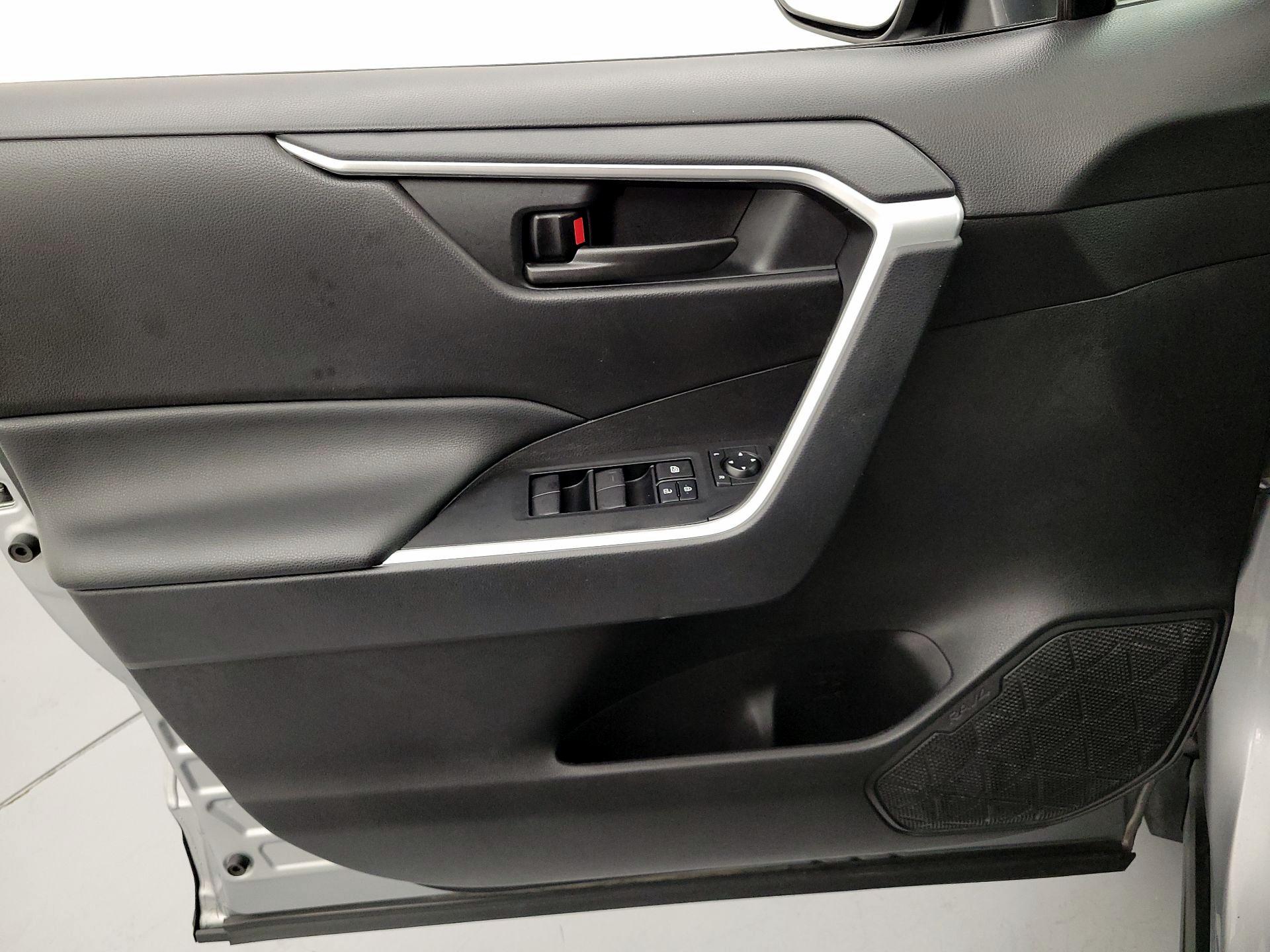 Thumbnail: 2021 Toyota RAV4 - 12