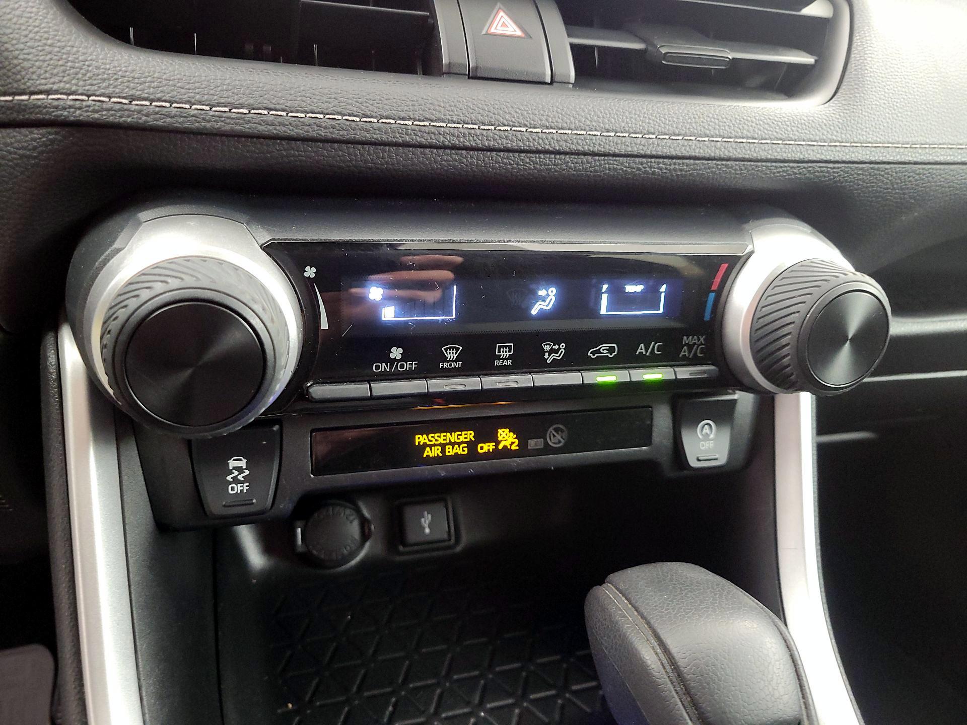 Thumbnail: 2021 Toyota RAV4 - 16
