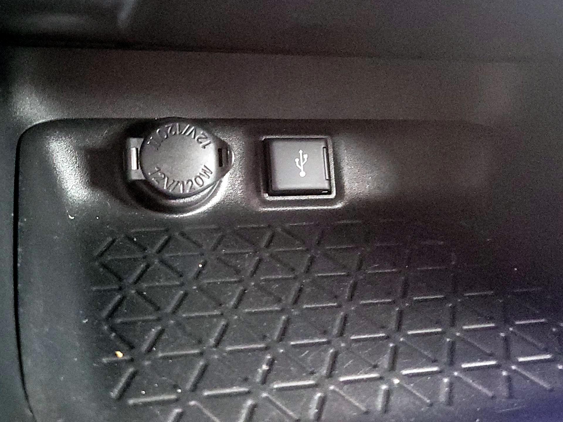 Thumbnail: 2021 Toyota RAV4 - 18