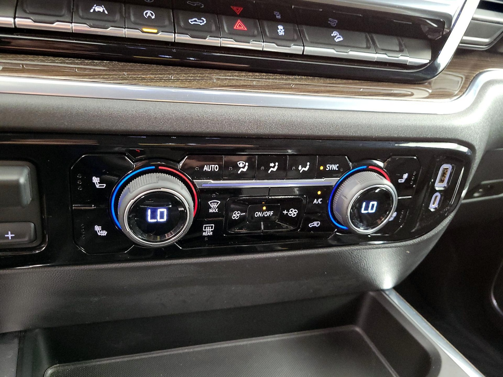 2022 Chevrolet Silverado 1500 RST - Photo 17