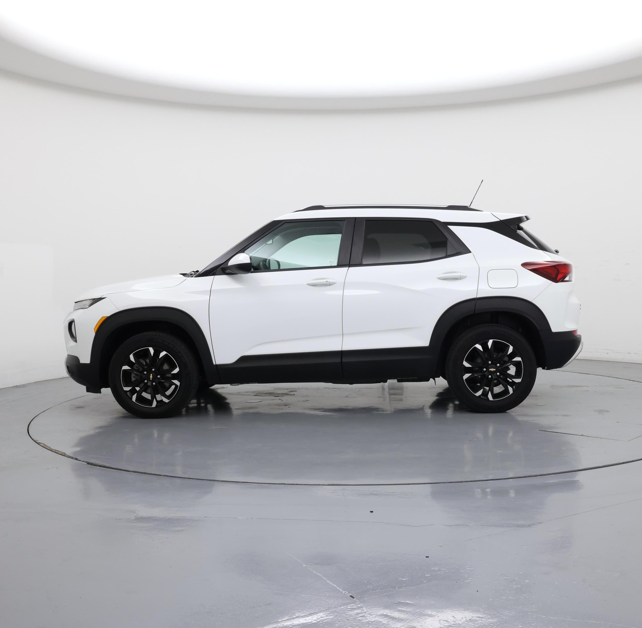 Thumbnail: 2022 Chevrolet TrailBlazer - 3