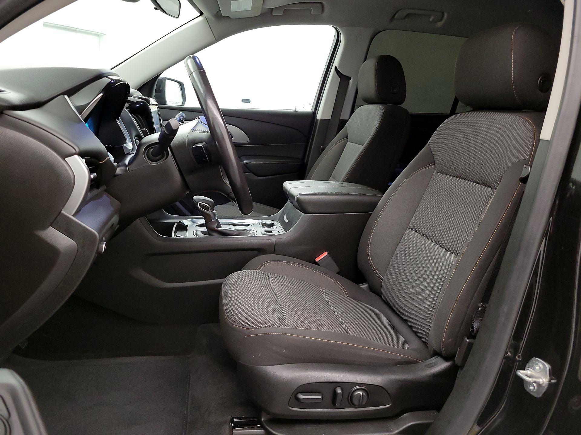 Thumbnail: 2021 Chevrolet Traverse - 11