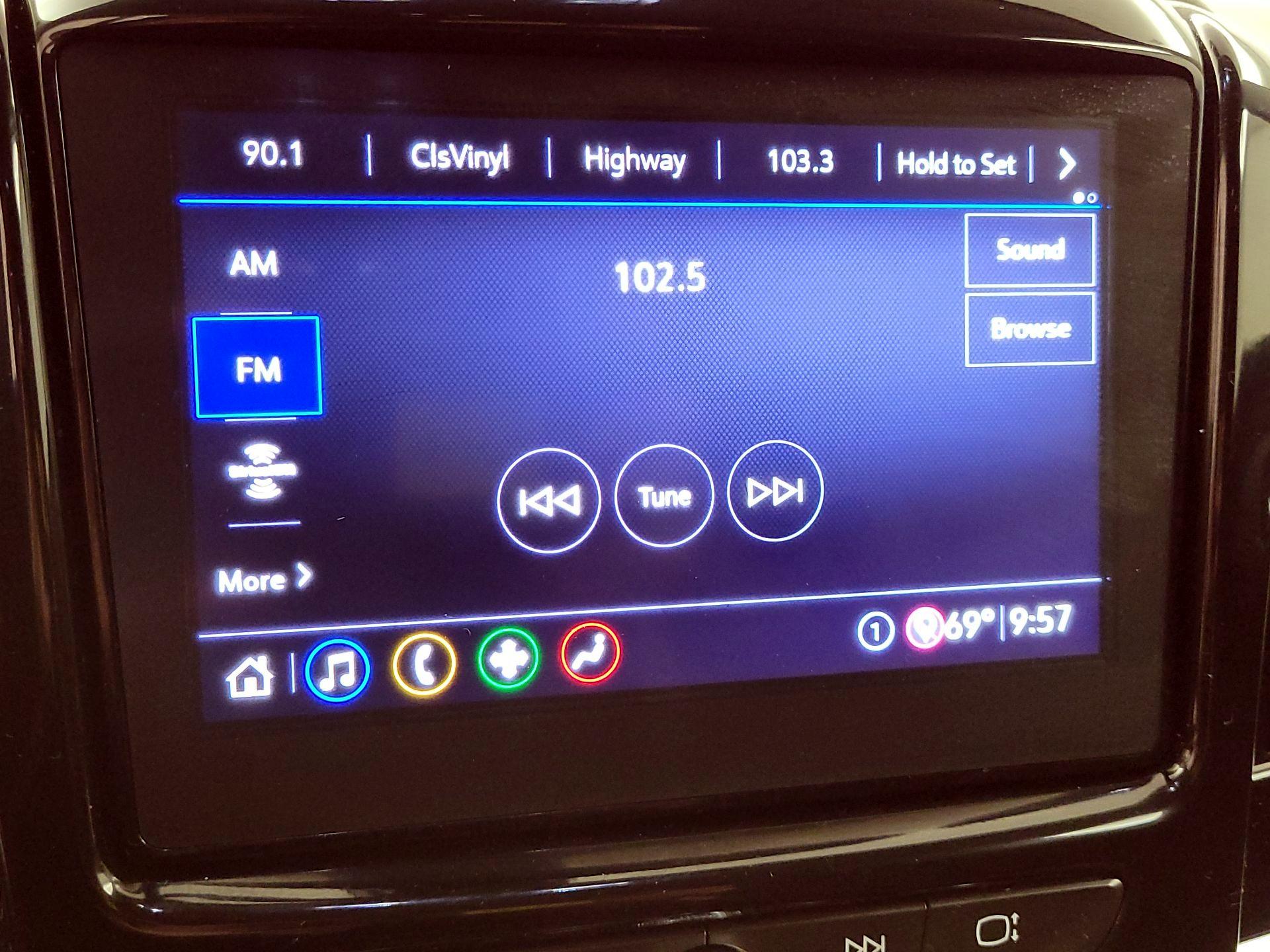 Thumbnail: 2021 Chevrolet Traverse - 15