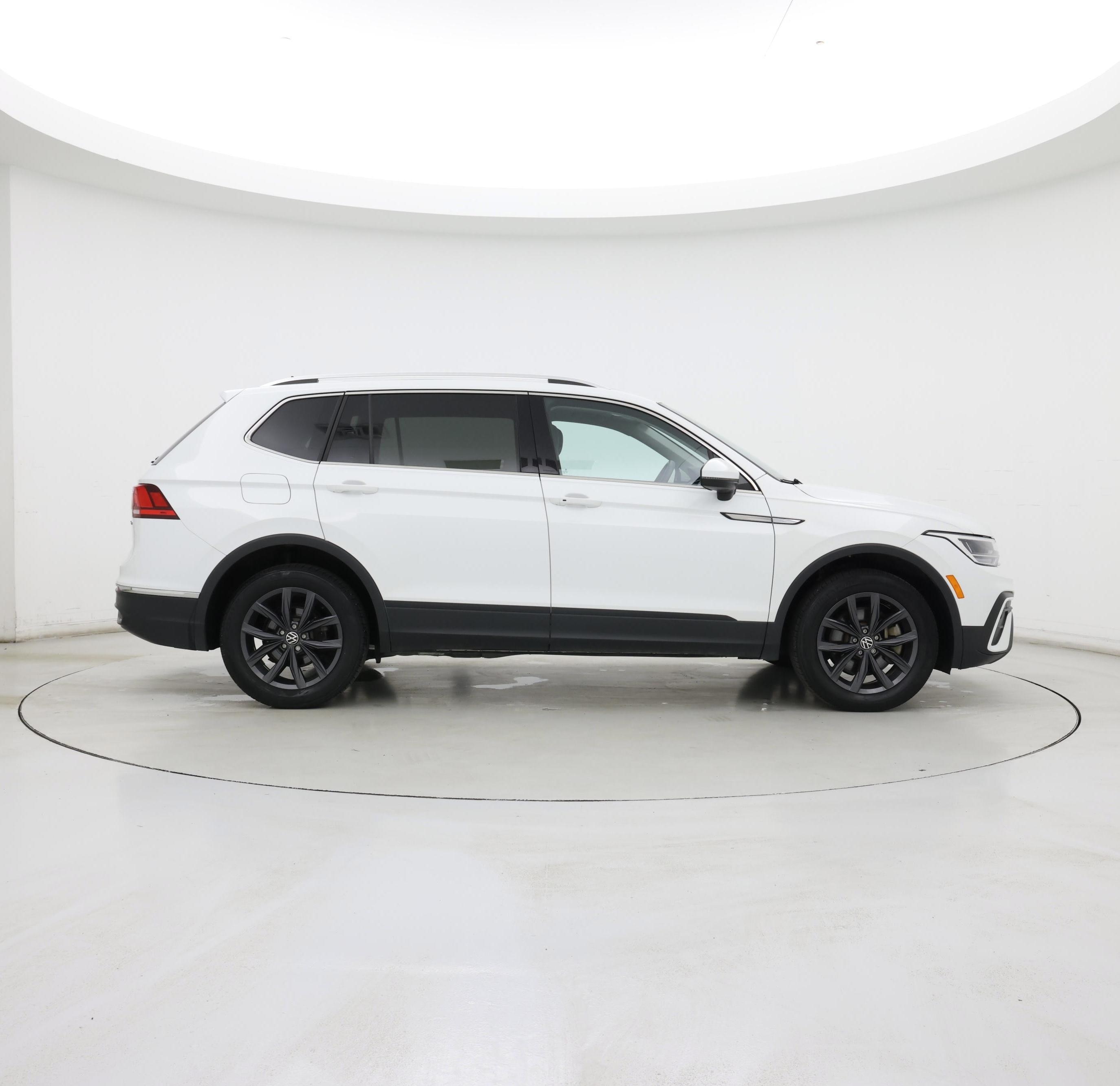 Thumbnail: 2022 Volkswagen Tiguan - 7