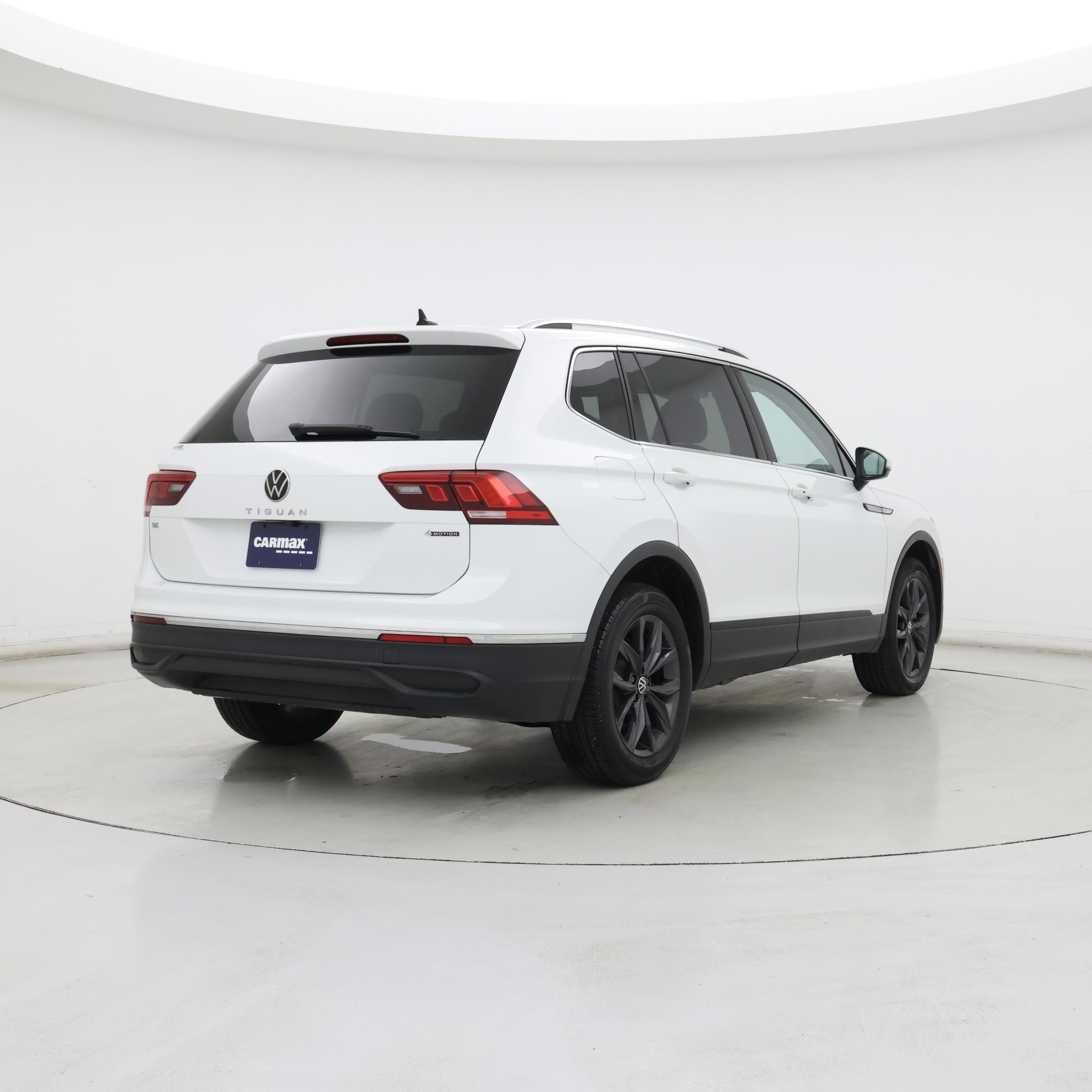 Thumbnail: 2022 Volkswagen Tiguan - 8