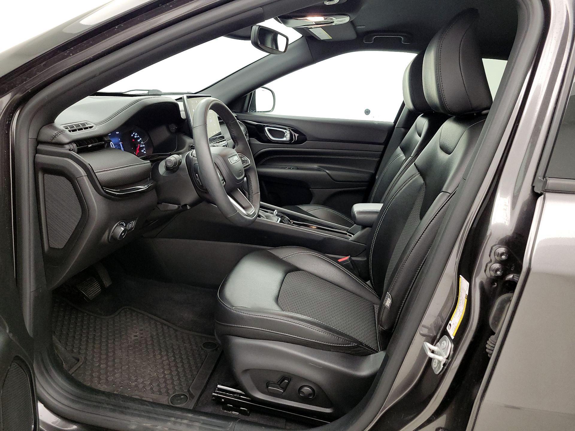 Thumbnail: 2023 Jeep Compass - 11