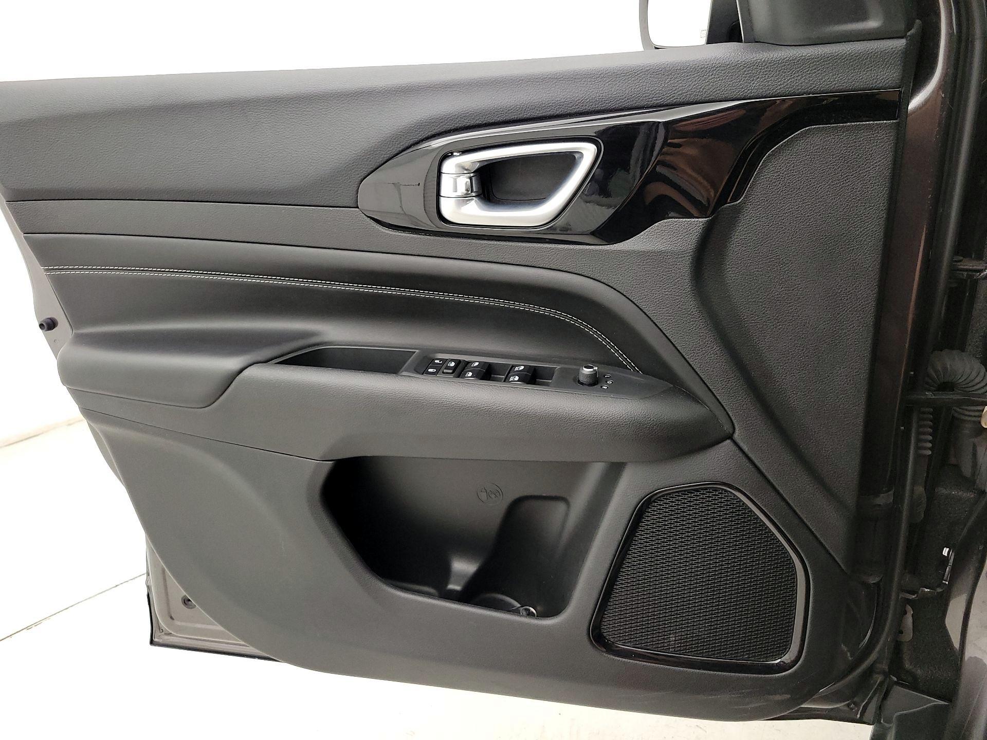 Thumbnail: 2023 Jeep Compass - 12