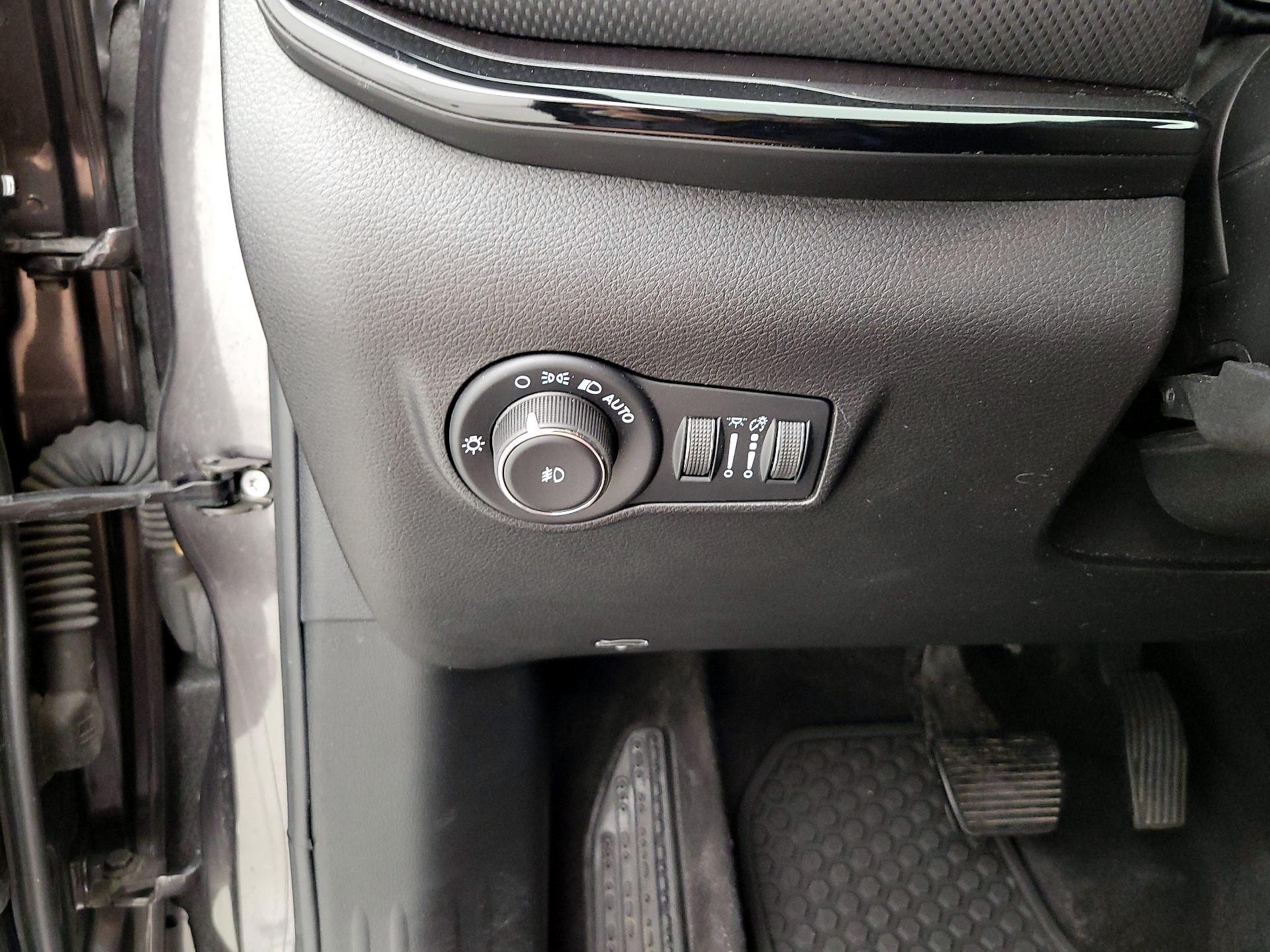 Thumbnail: 2023 Jeep Compass - 13