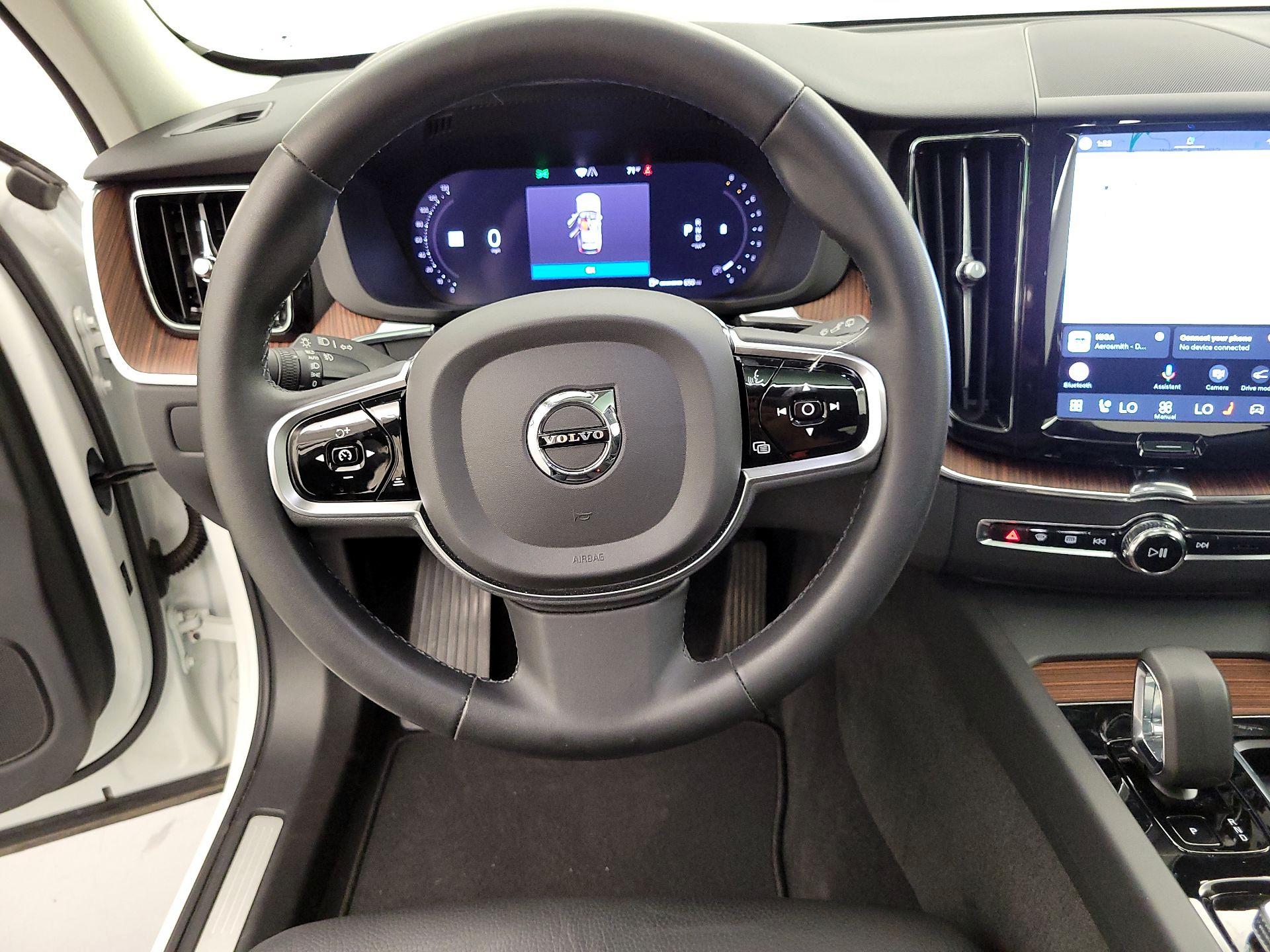 Thumbnail: 2023 Volvo XC60 - 10