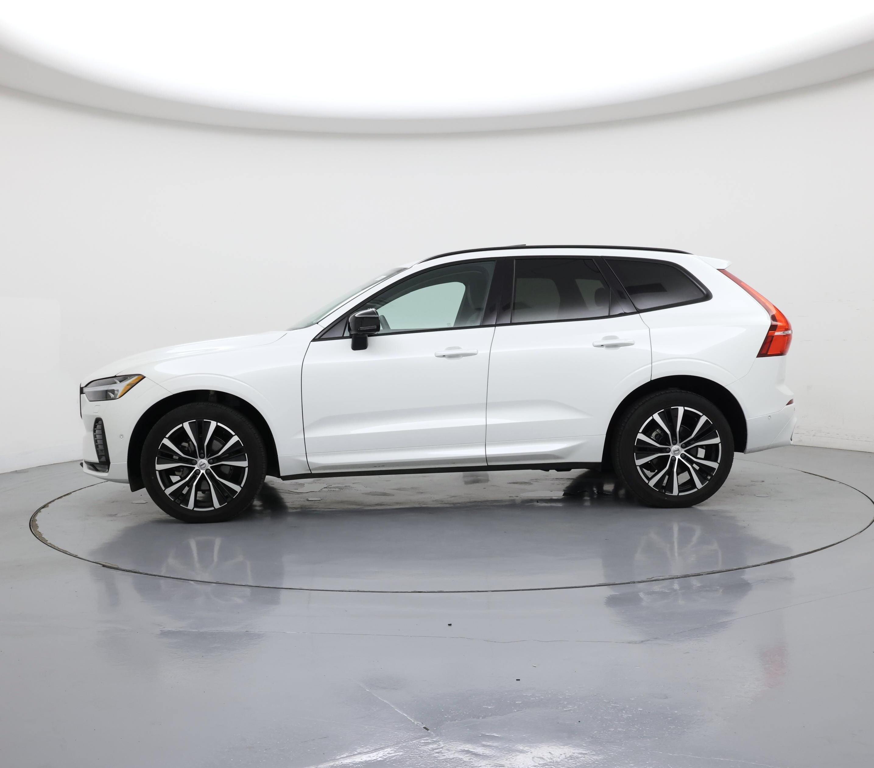 Thumbnail: 2023 Volvo XC60 - 3