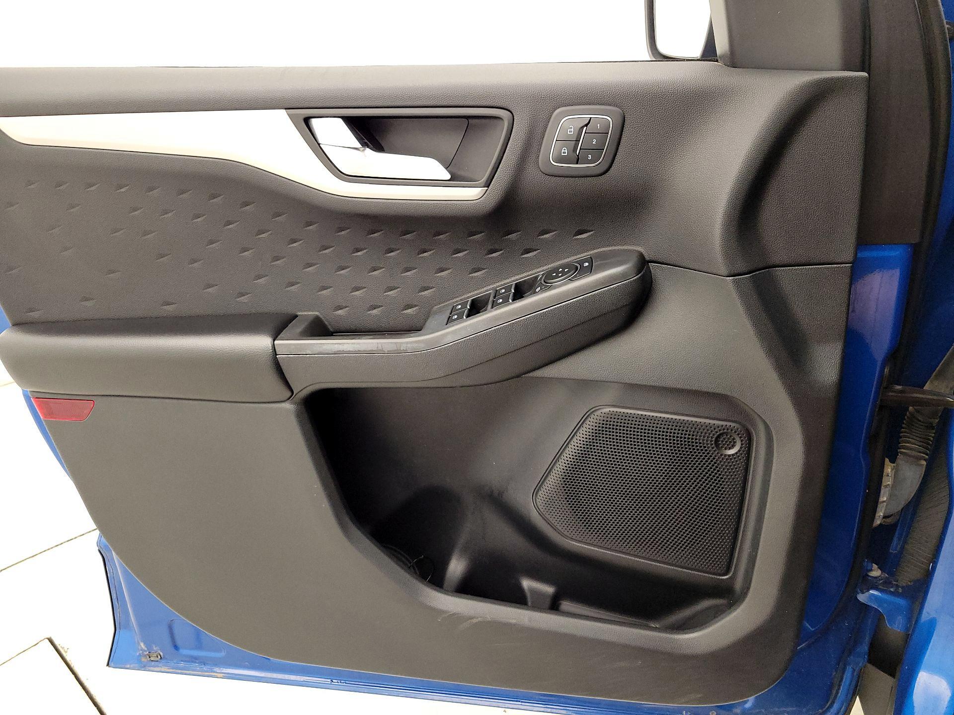 Thumbnail: 2020 Ford Escape - 12