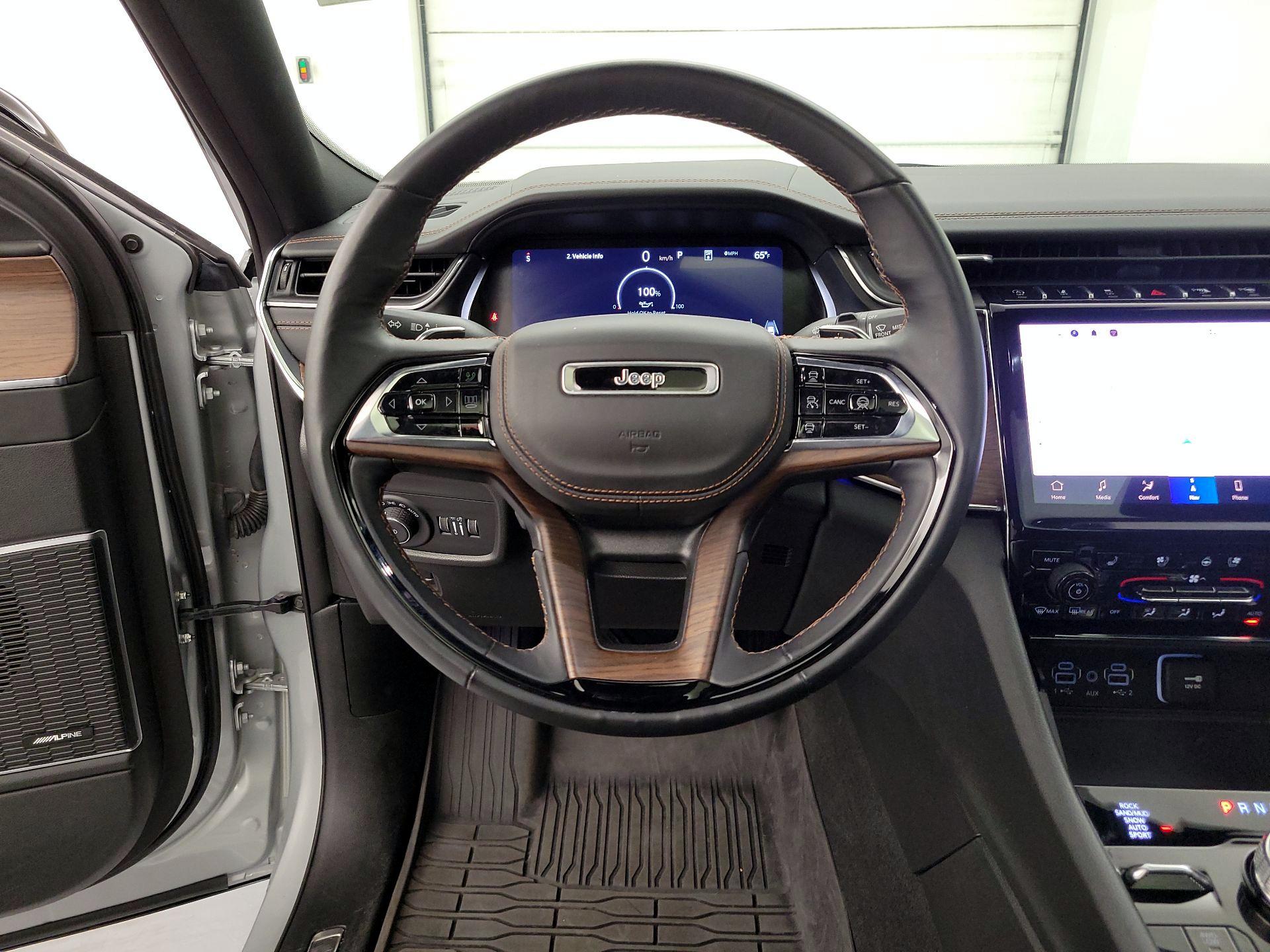 Thumbnail: 2023 Jeep Grand Cherokee - 10