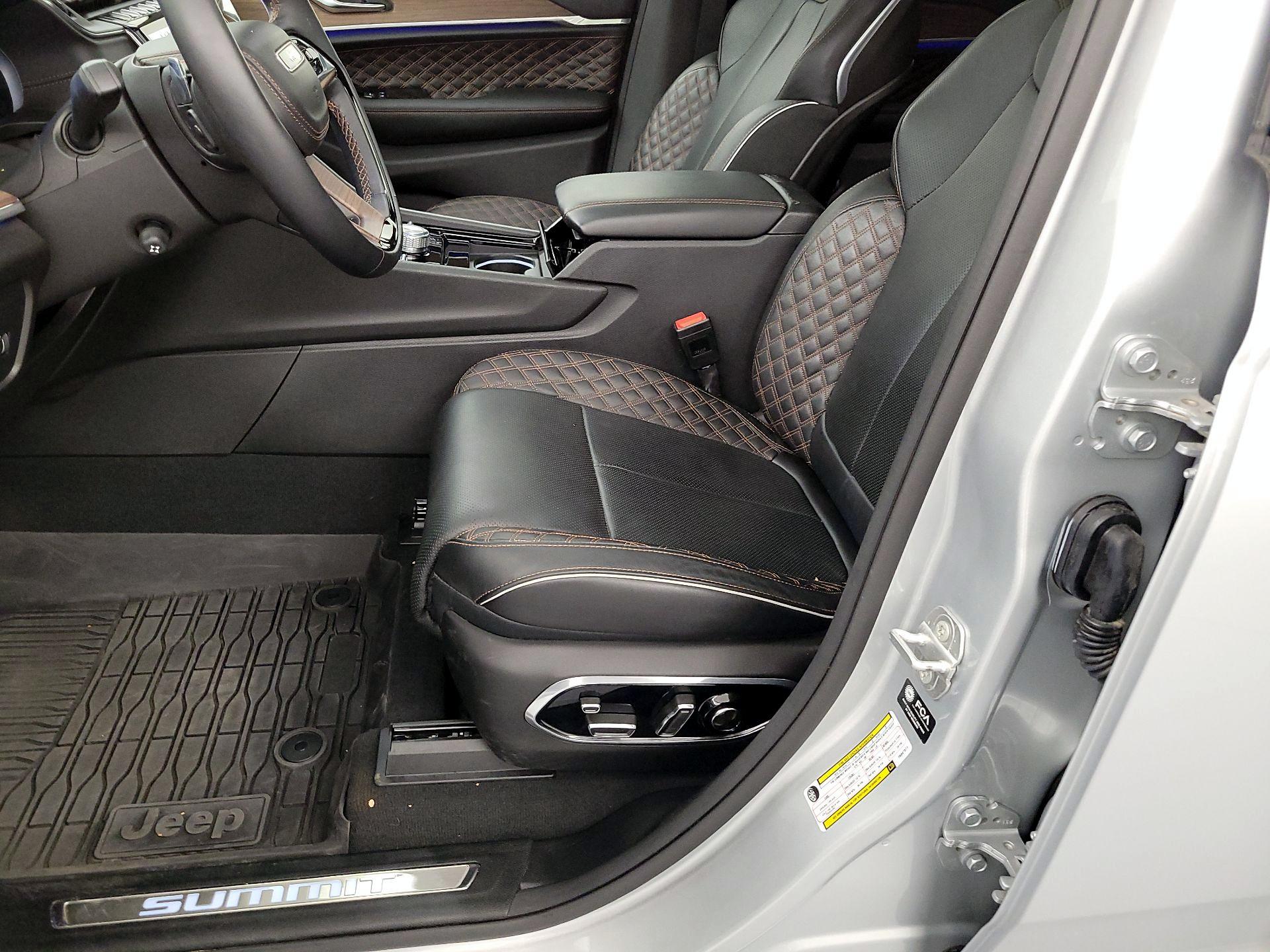 Thumbnail: 2023 Jeep Grand Cherokee - 11