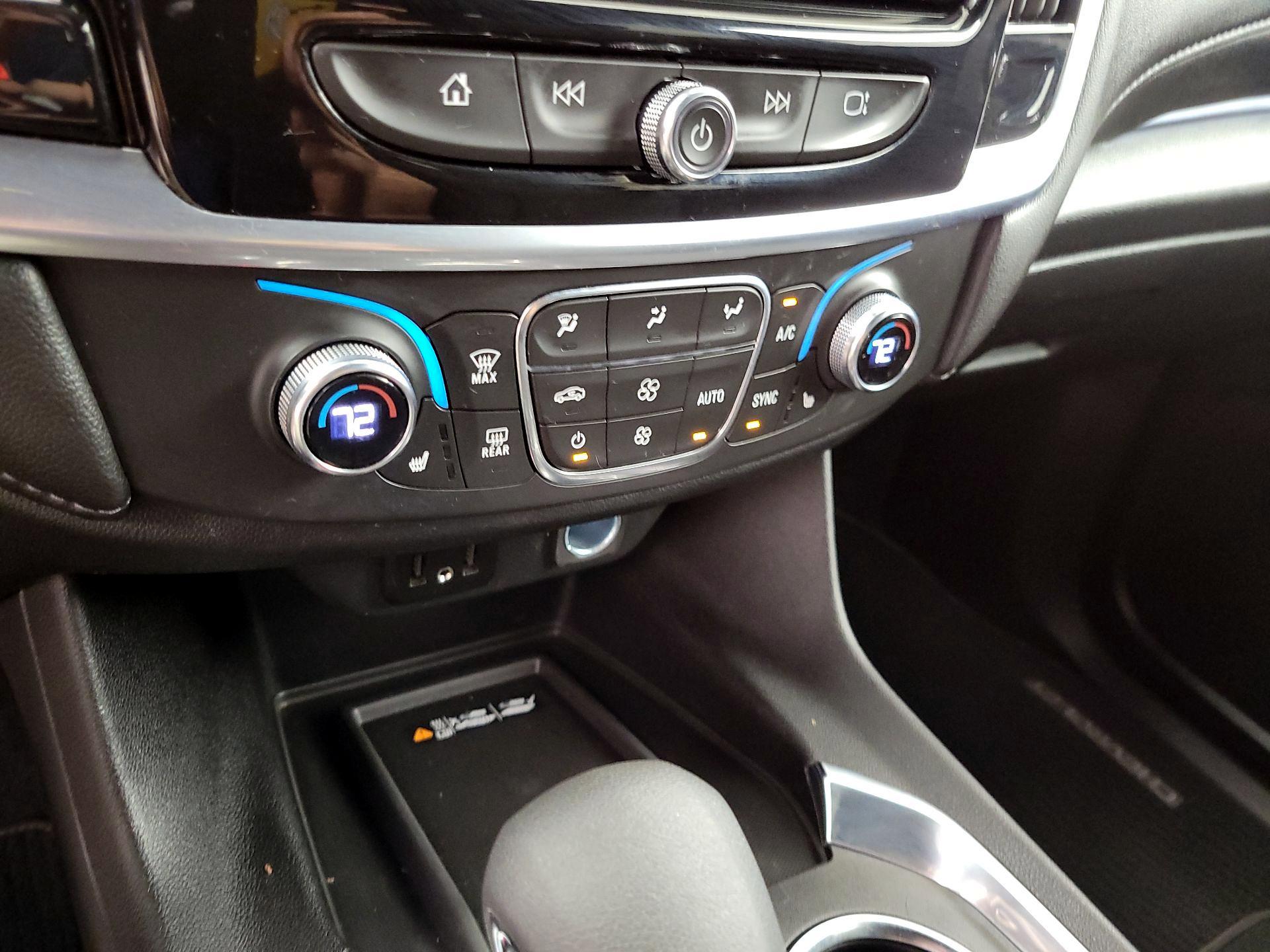 Thumbnail: 2022 Chevrolet Traverse - 16