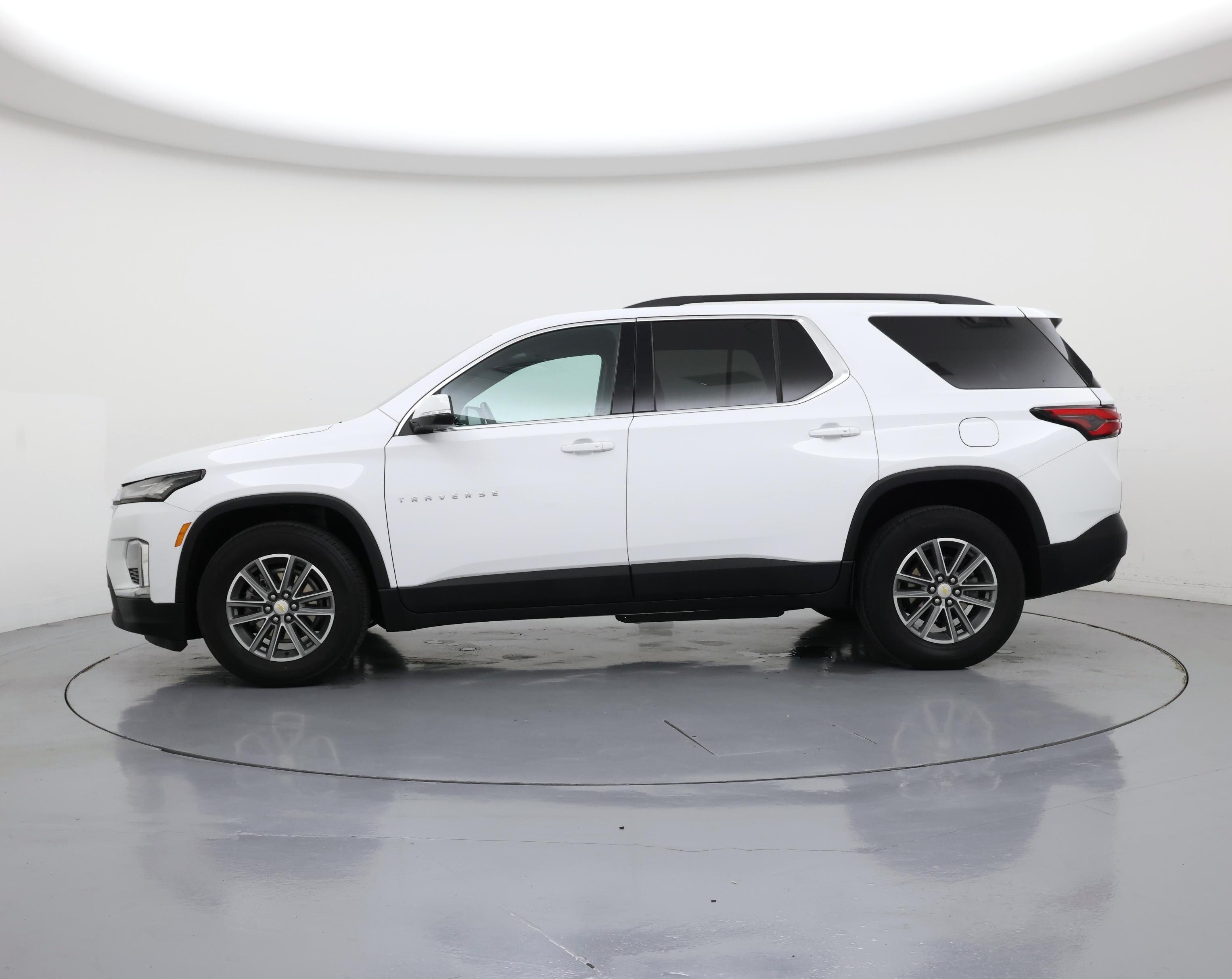 Thumbnail: 2022 Chevrolet Traverse - 3