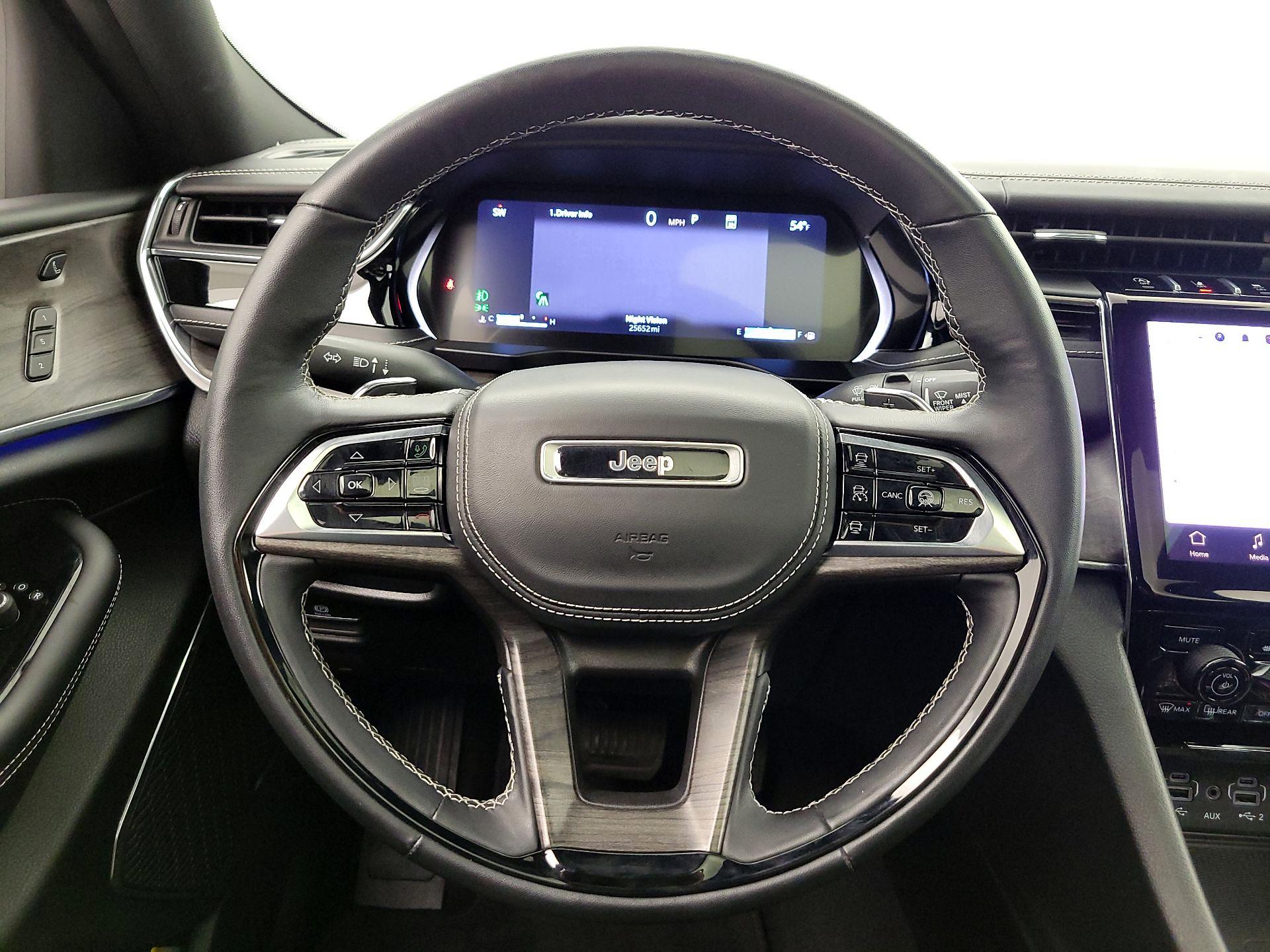 Thumbnail: 2023 Jeep Grand Cherokee - 10