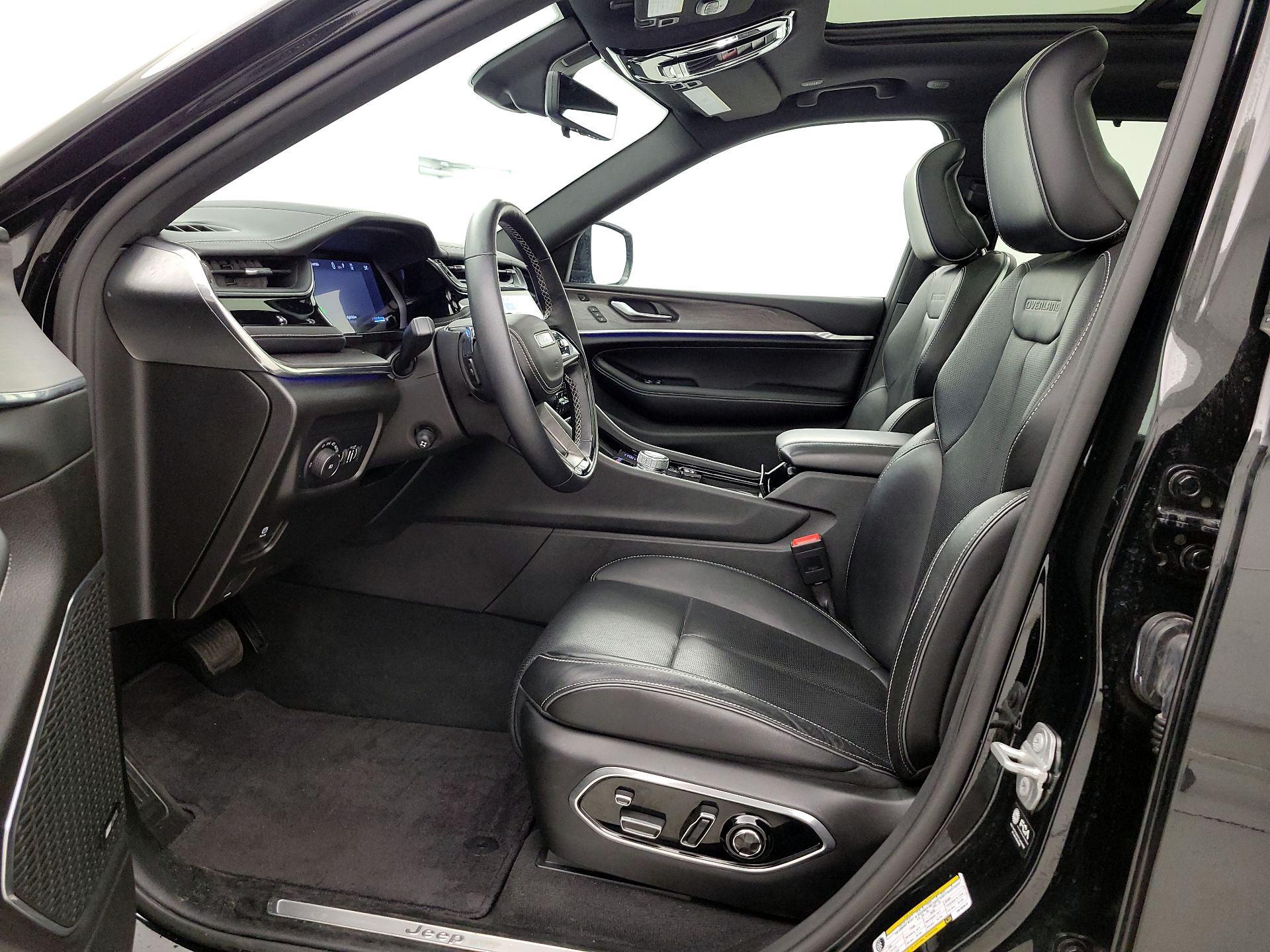 Thumbnail: 2023 Jeep Grand Cherokee - 11
