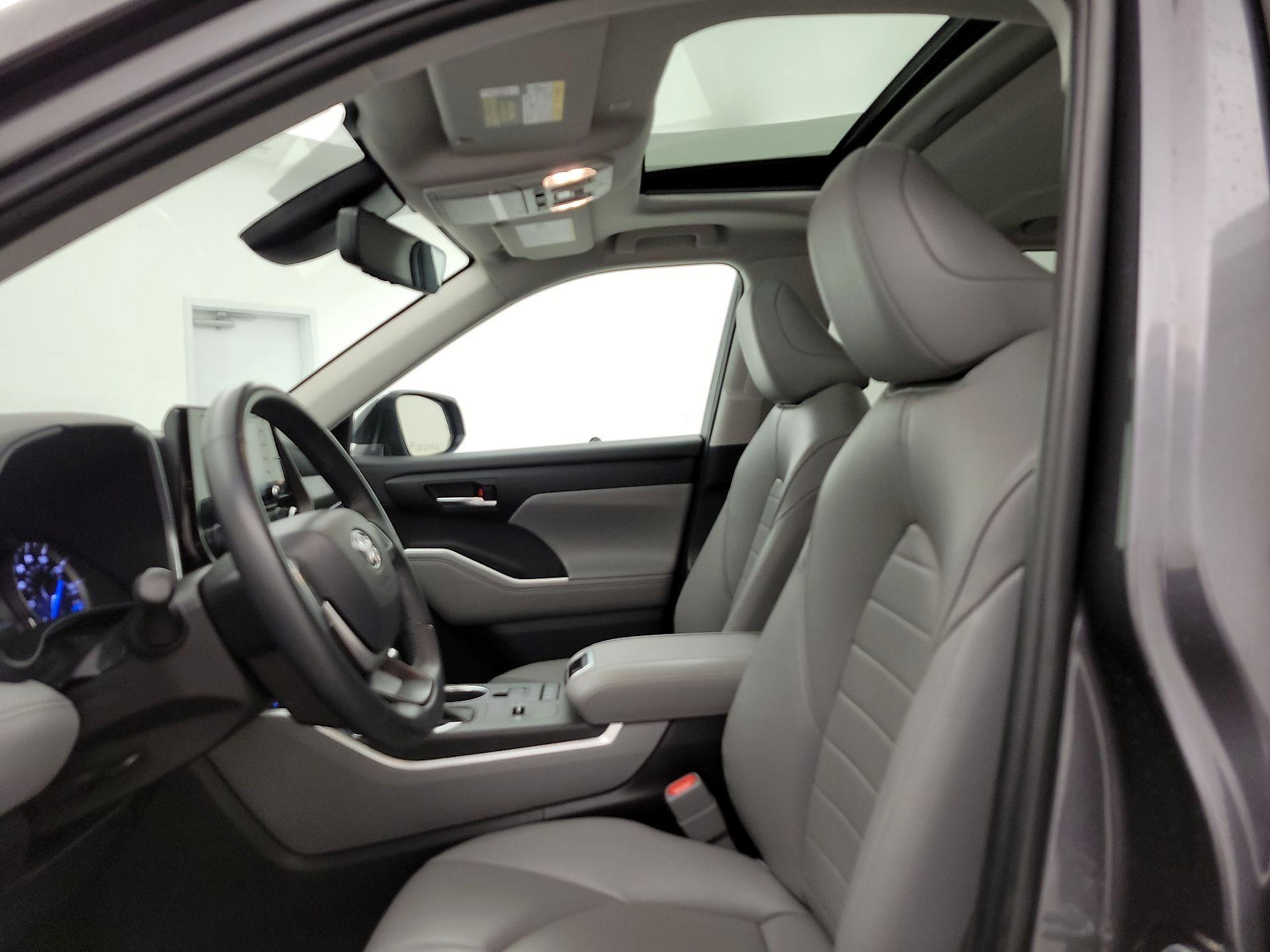 Thumbnail: 2022 Toyota Highlander - 20