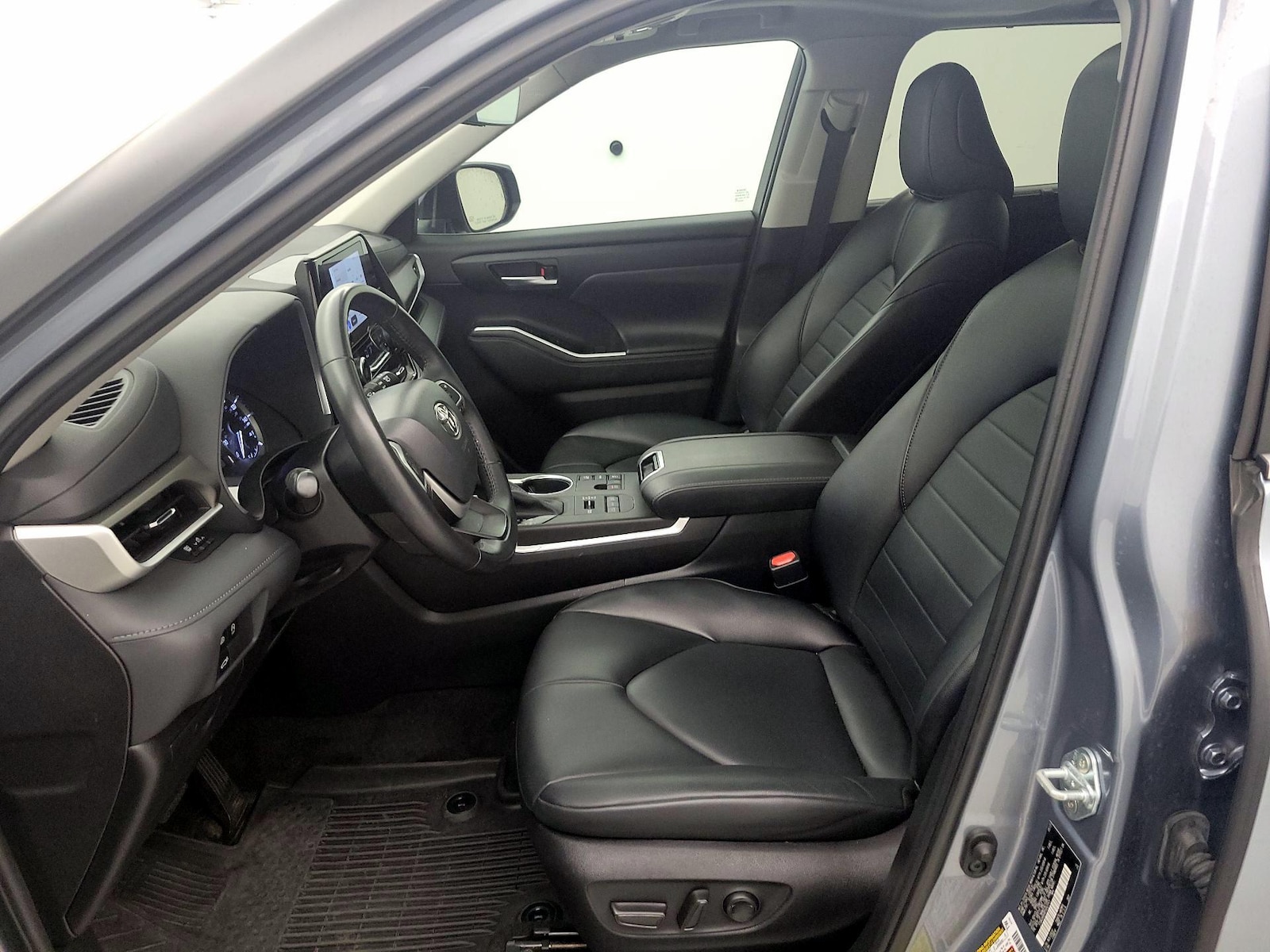 2023 Toyota Highlander XLE - Photo 12