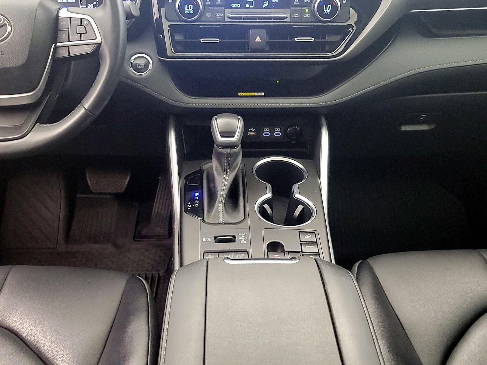 2023 Toyota Highlander XLE - Photo 18
