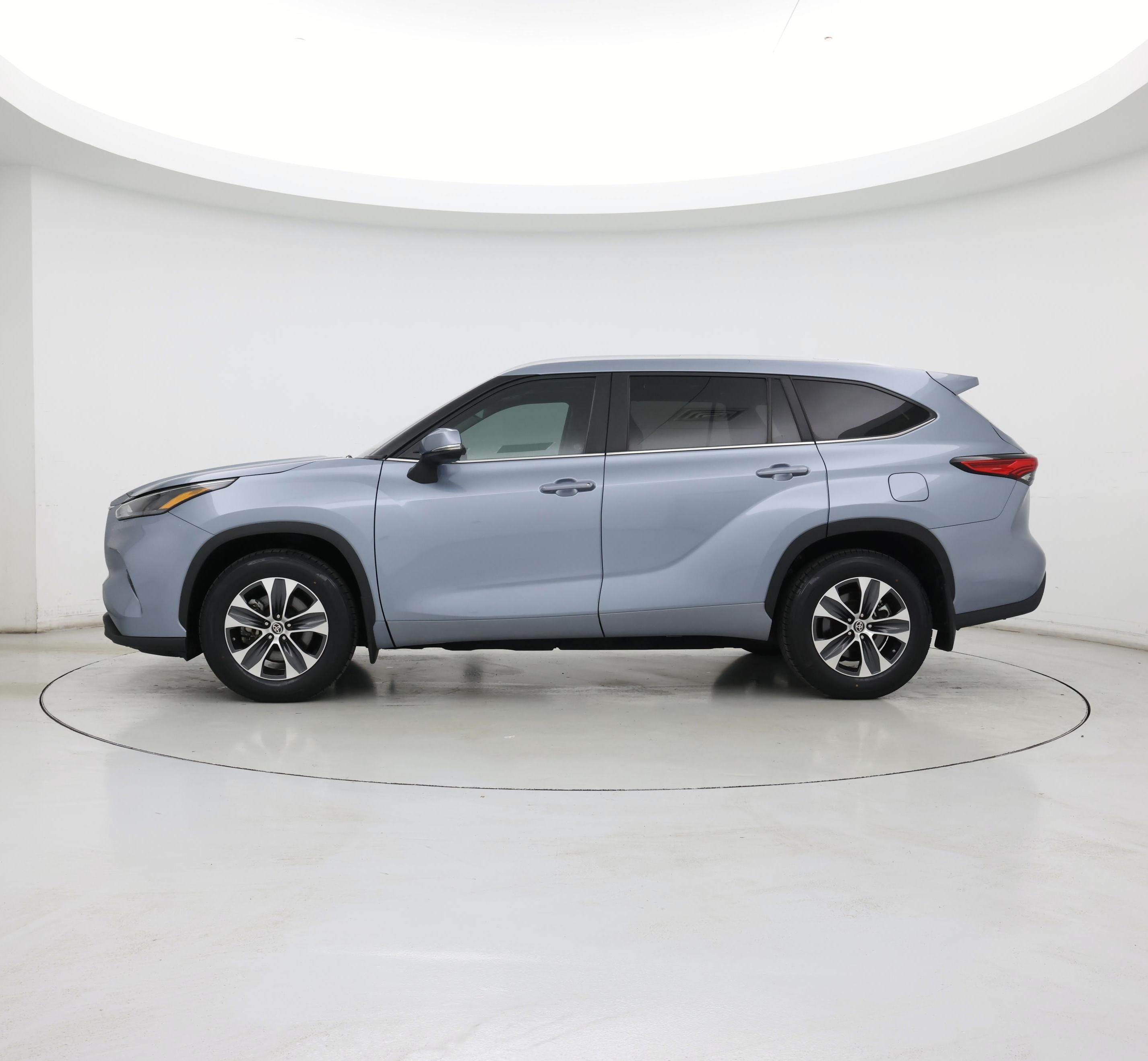 Thumbnail: 2023 Toyota Highlander - 3
