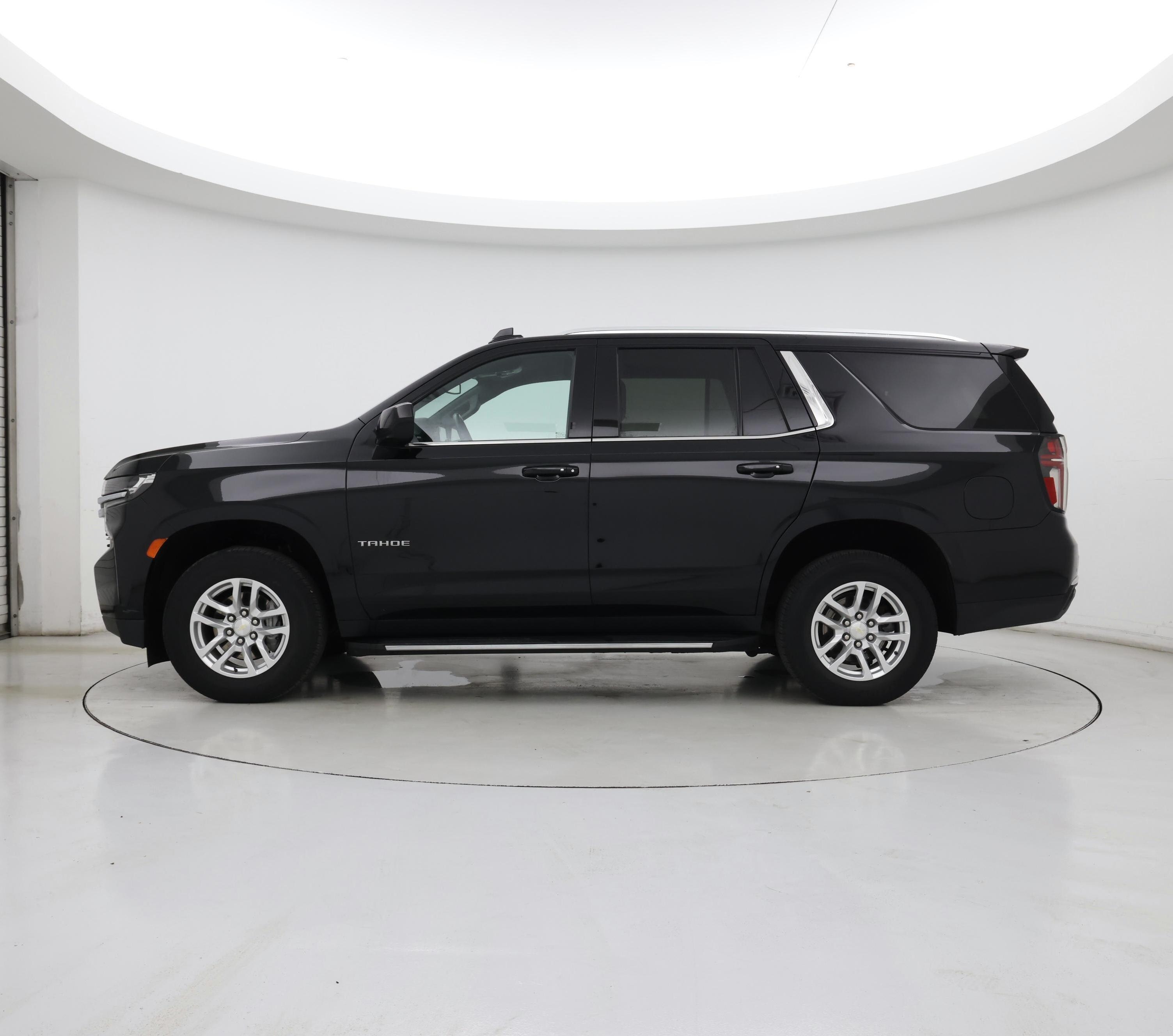 Thumbnail: 2021 Chevrolet Tahoe - 3