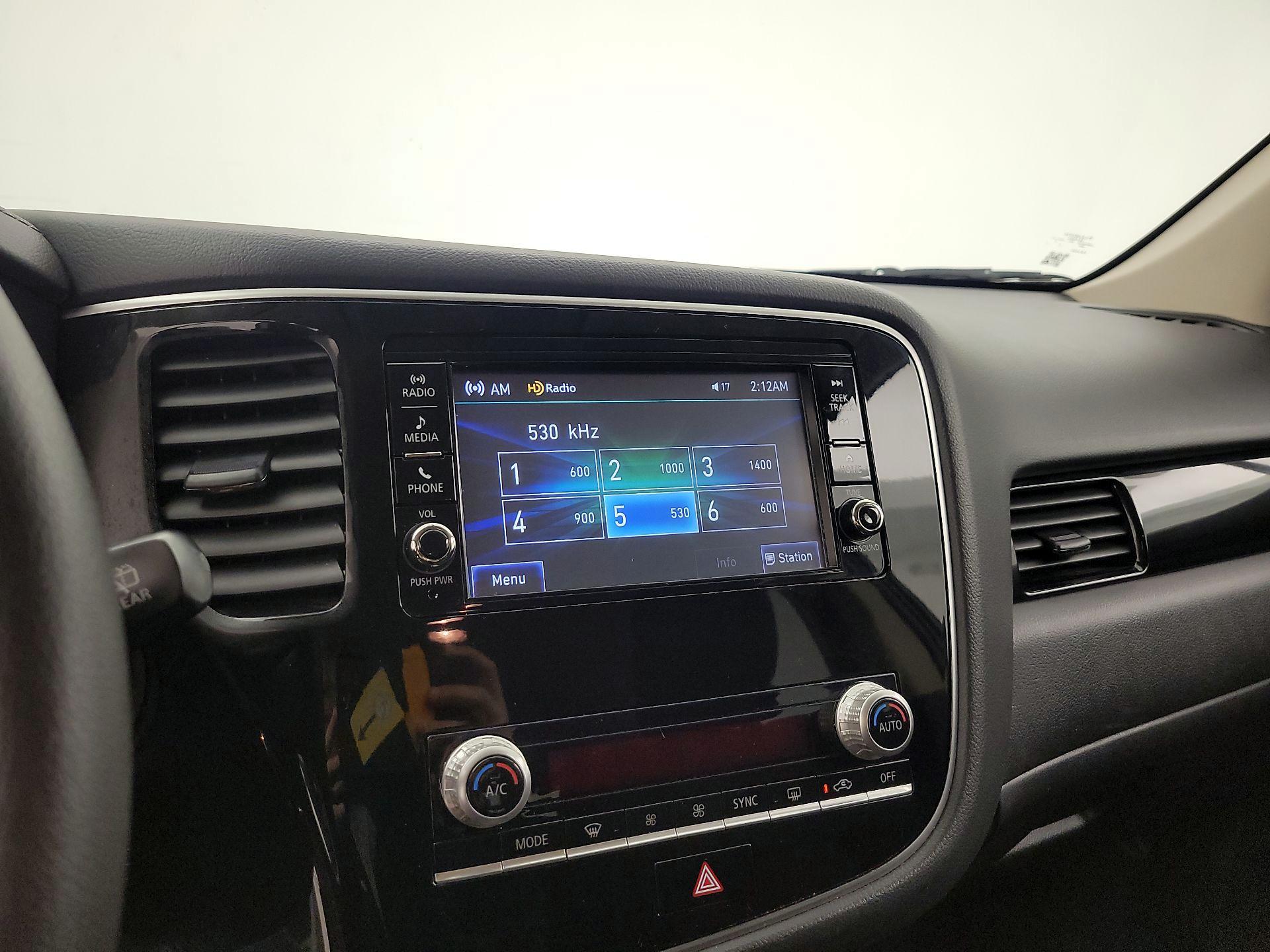Thumbnail: 2020 Mitsubishi Outlander - 15
