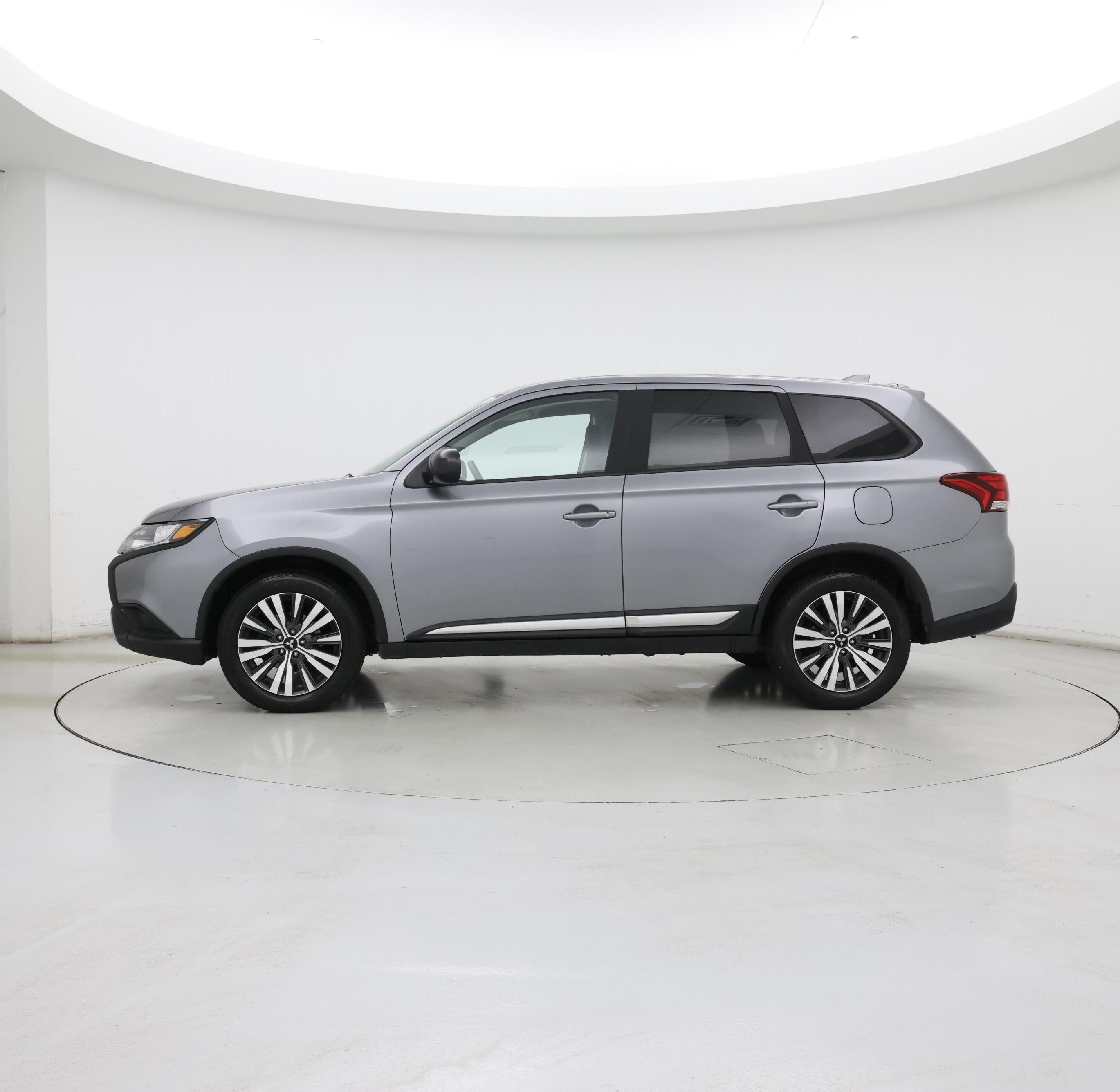 Thumbnail: 2020 Mitsubishi Outlander - 3