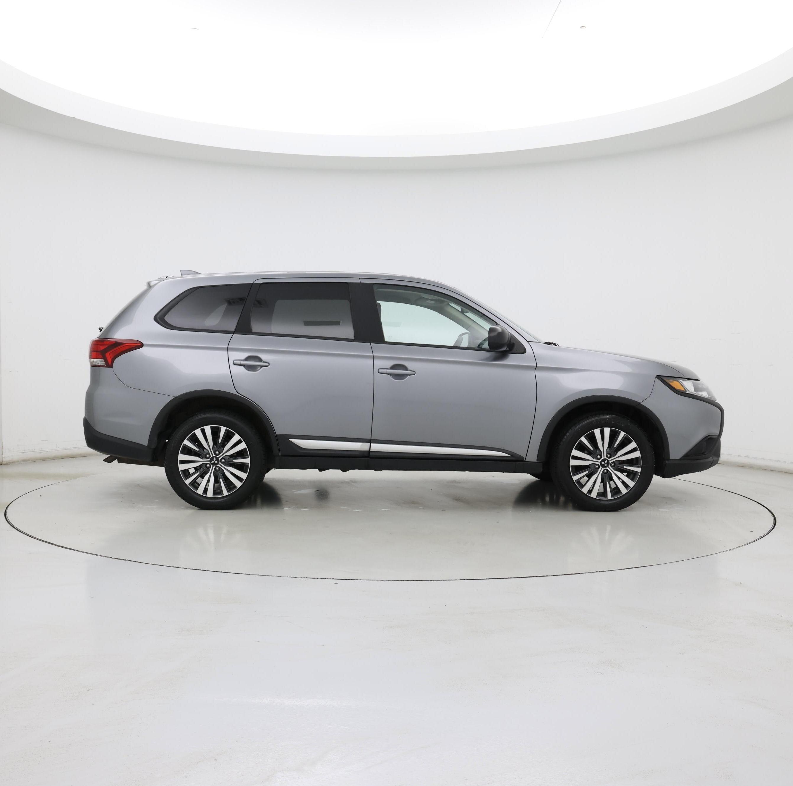 Thumbnail: 2020 Mitsubishi Outlander - 7